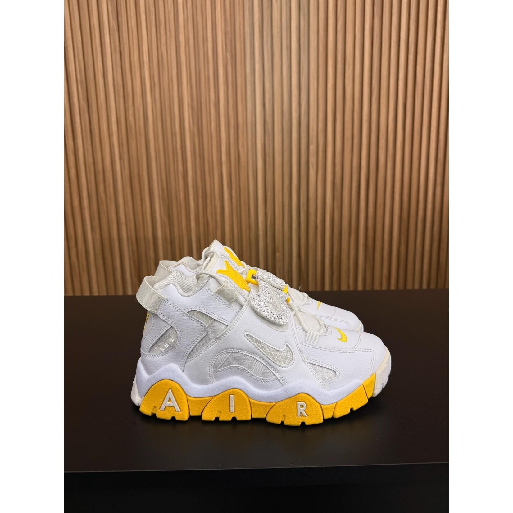 Nike Nike Air Barrage Mid White Chrome Yellow (Women's) Size 9W, PREOWNED NO BOX