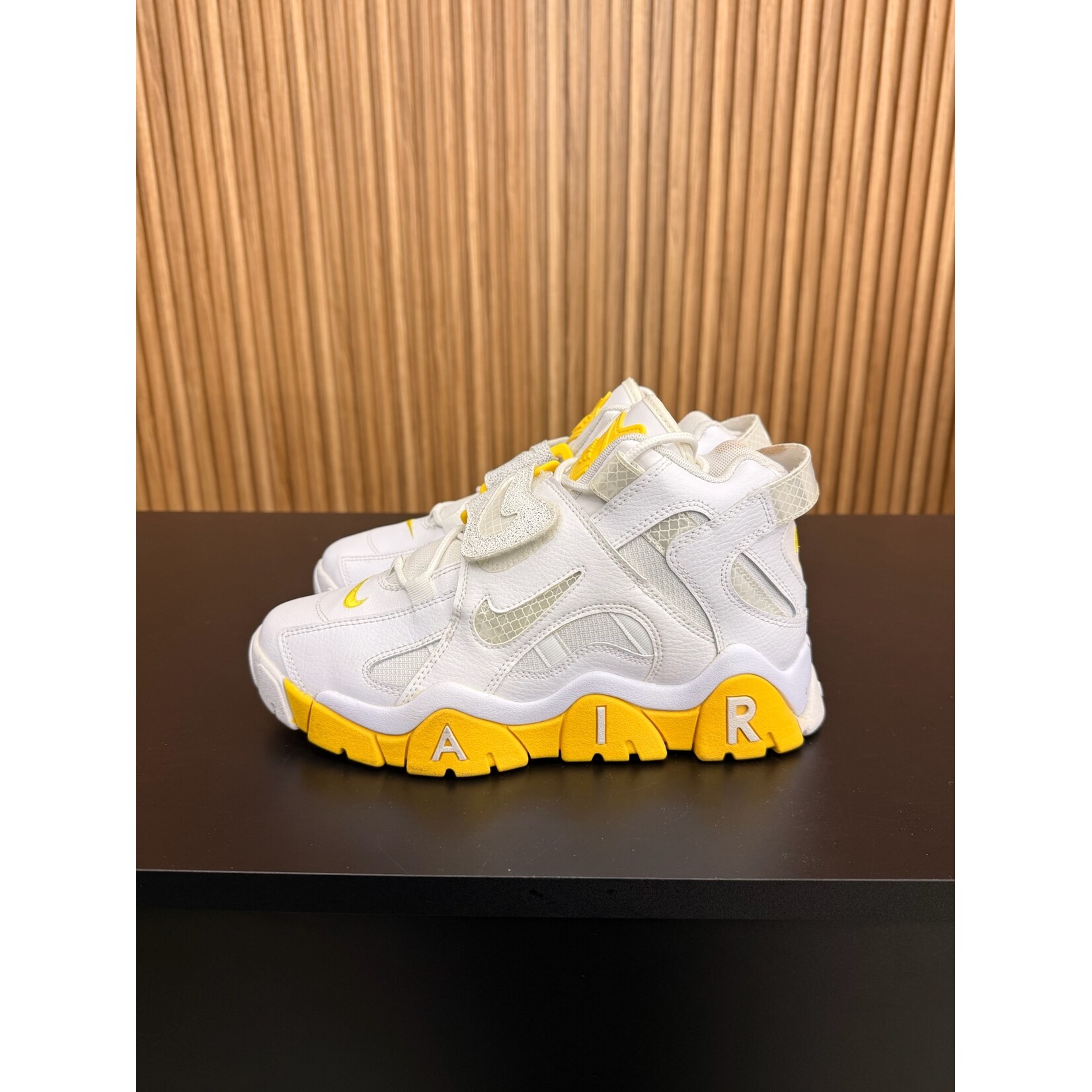 Nike Nike Air Barrage Mid White Chrome Yellow (Women's) Size 9W, PREOWNED NO BOX