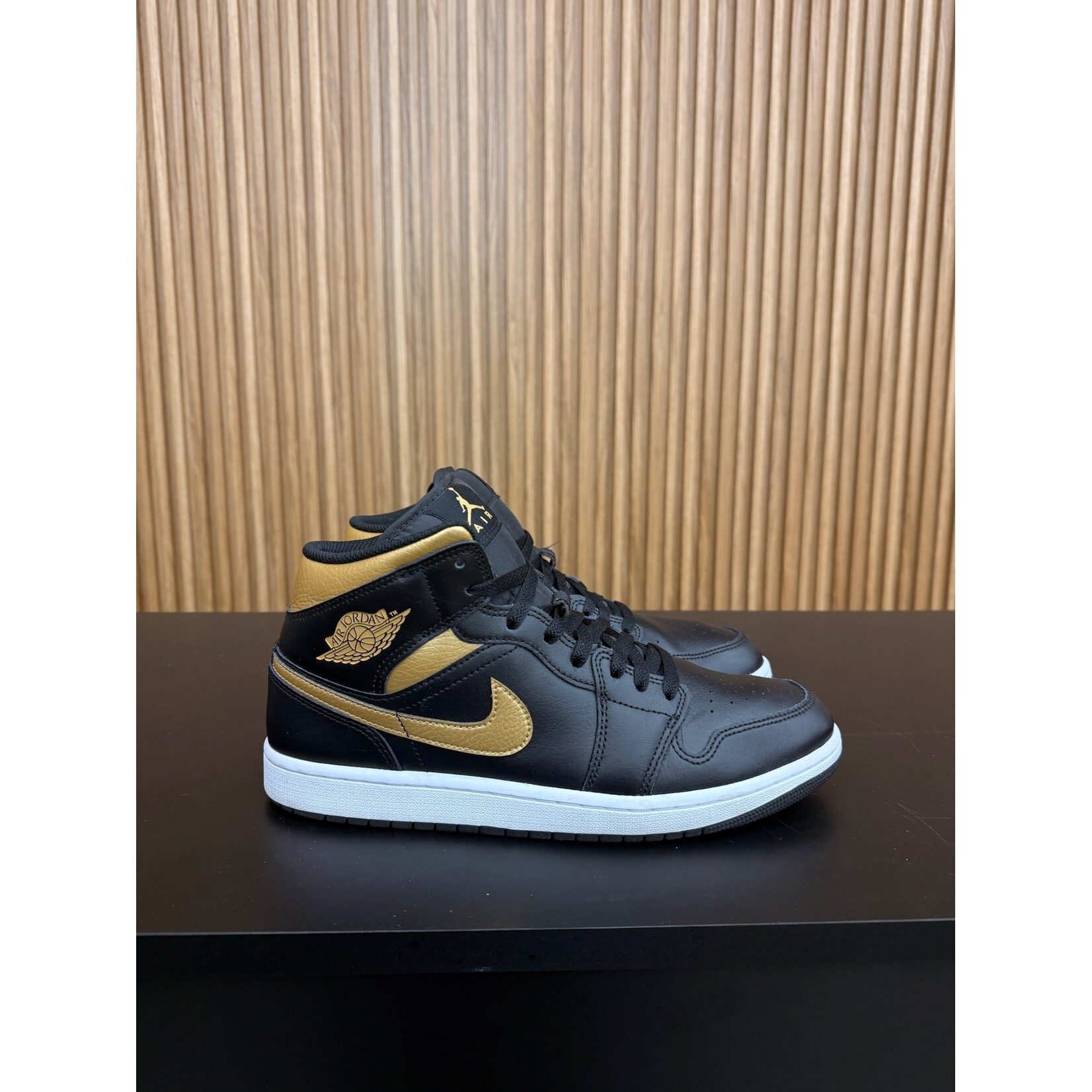 Jordan Jordan 1 Mid Black Metallic Gold Size 10.5, PREOWNED NO BOX