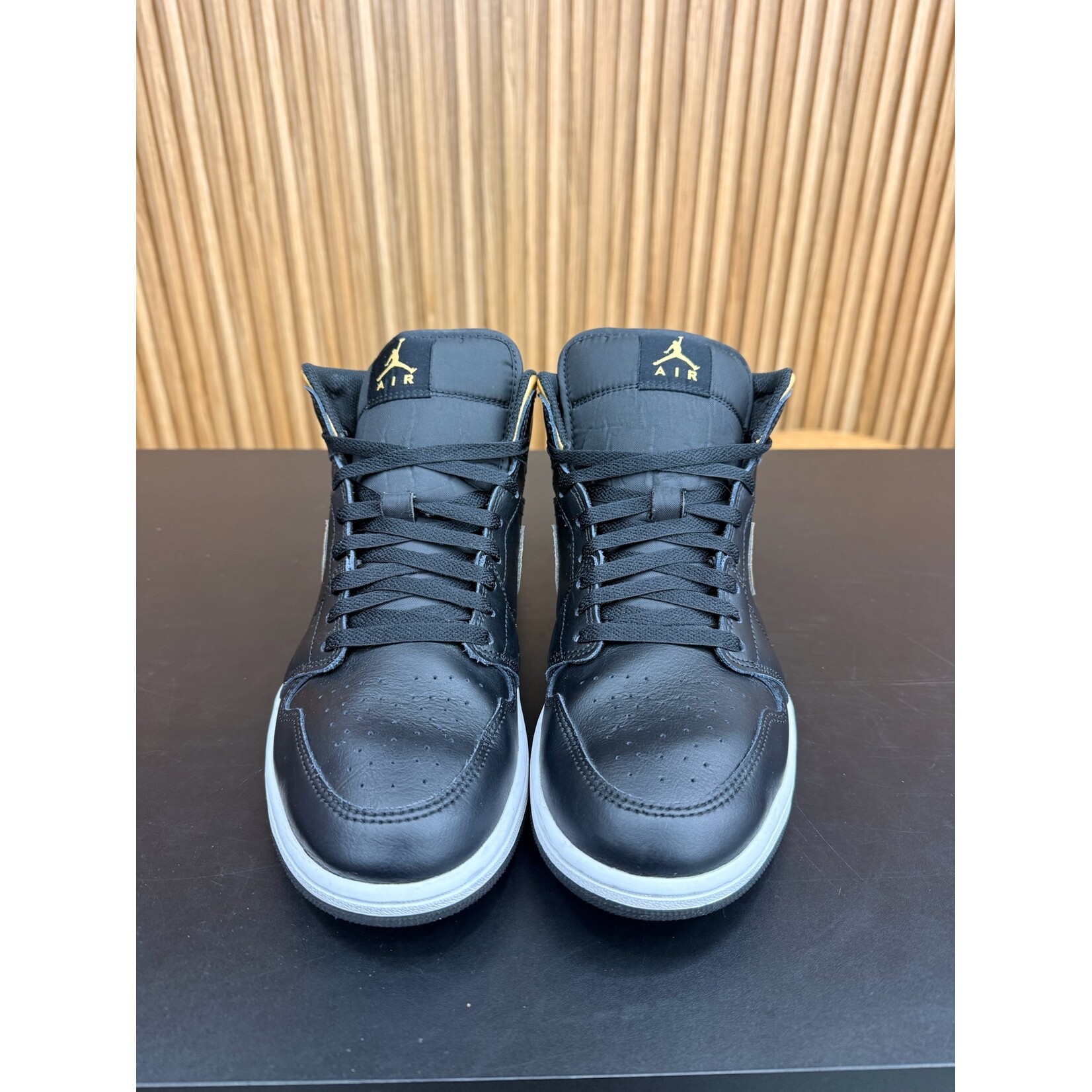 Jordan Jordan 1 Mid Black Metallic Gold Size 10.5, PREOWNED NO BOX