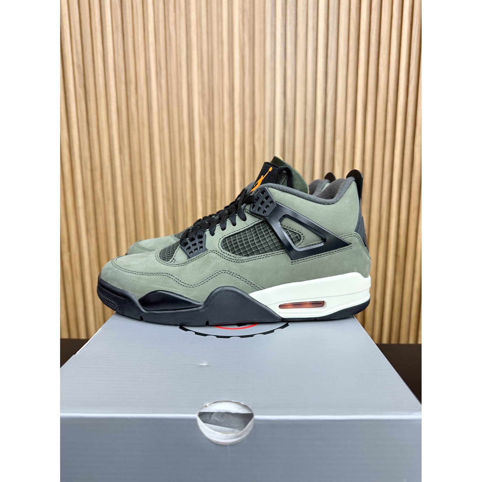 Jordan Jordan 4 Retro OG SP Undefeated (2025) Size 9, PREOWNED
