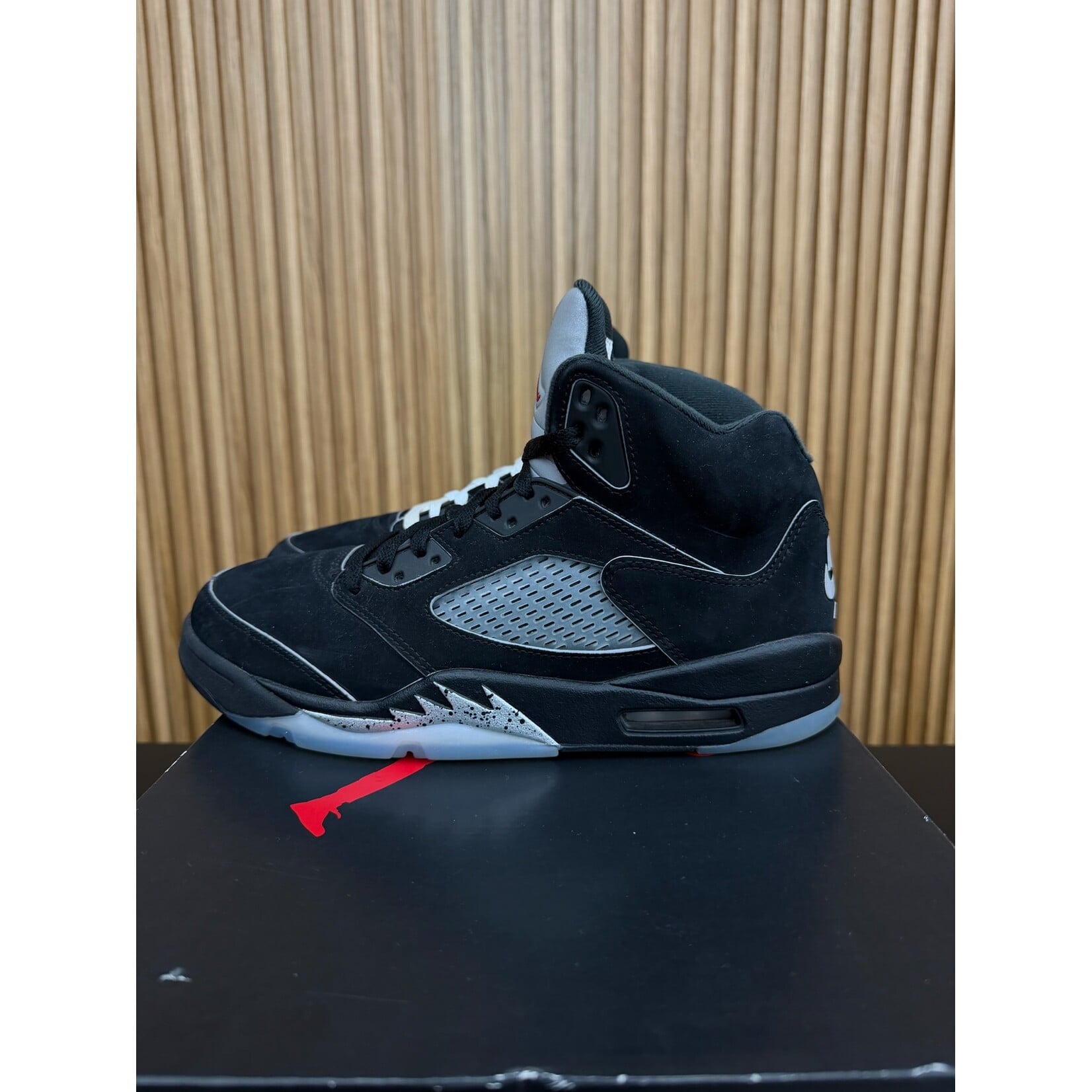 Jordan Jordan 5 Retro OG Black Metallic Reimagined Size 10.5, PREOWNED