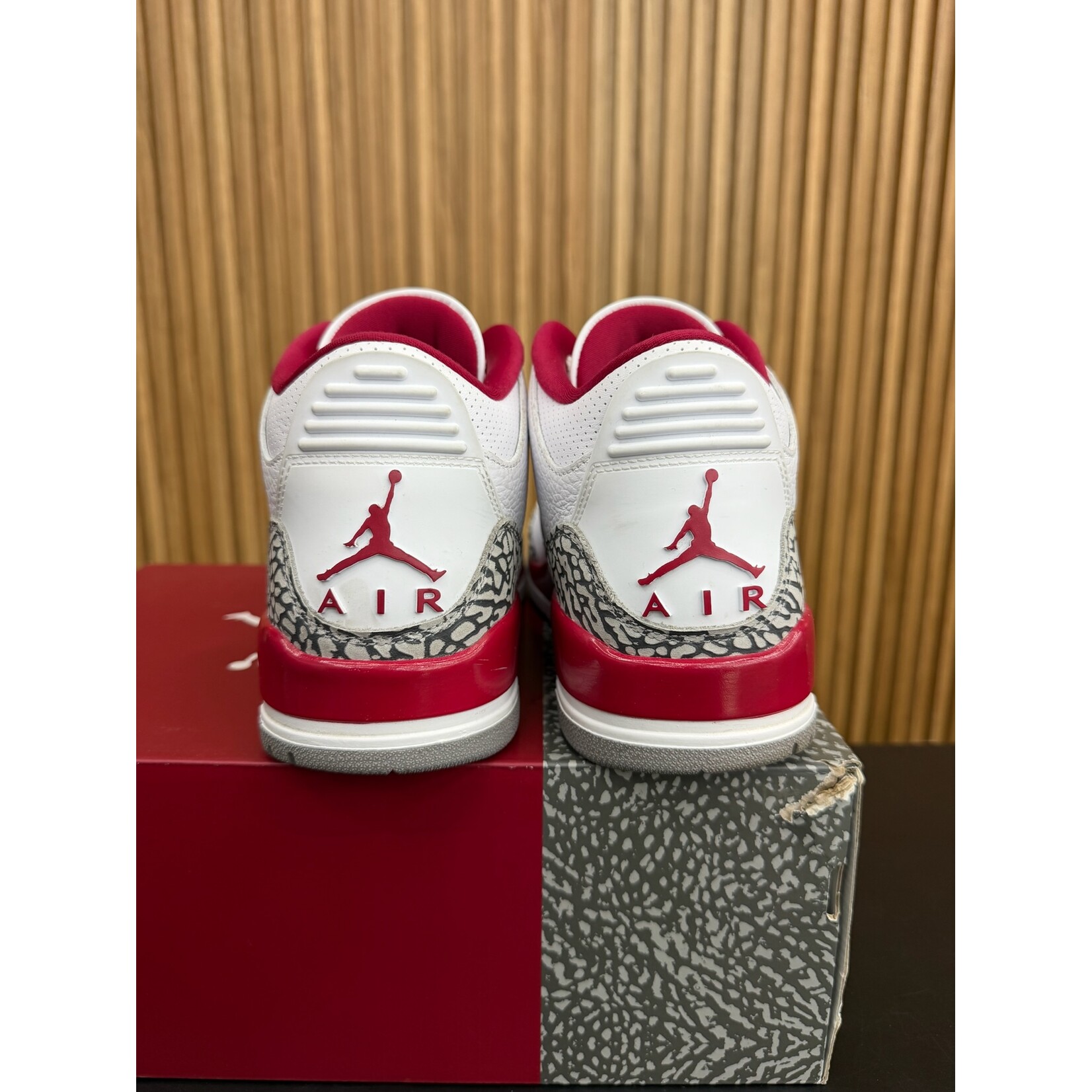 Jordan Jordan 3 Retro Cardinal Red Size 9, PREOWNED