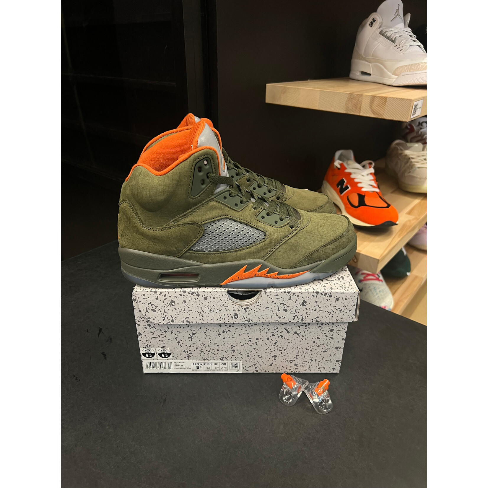 Jordan Jordan 5 Retro Olive (2024) Size 9.5, PREOWNED