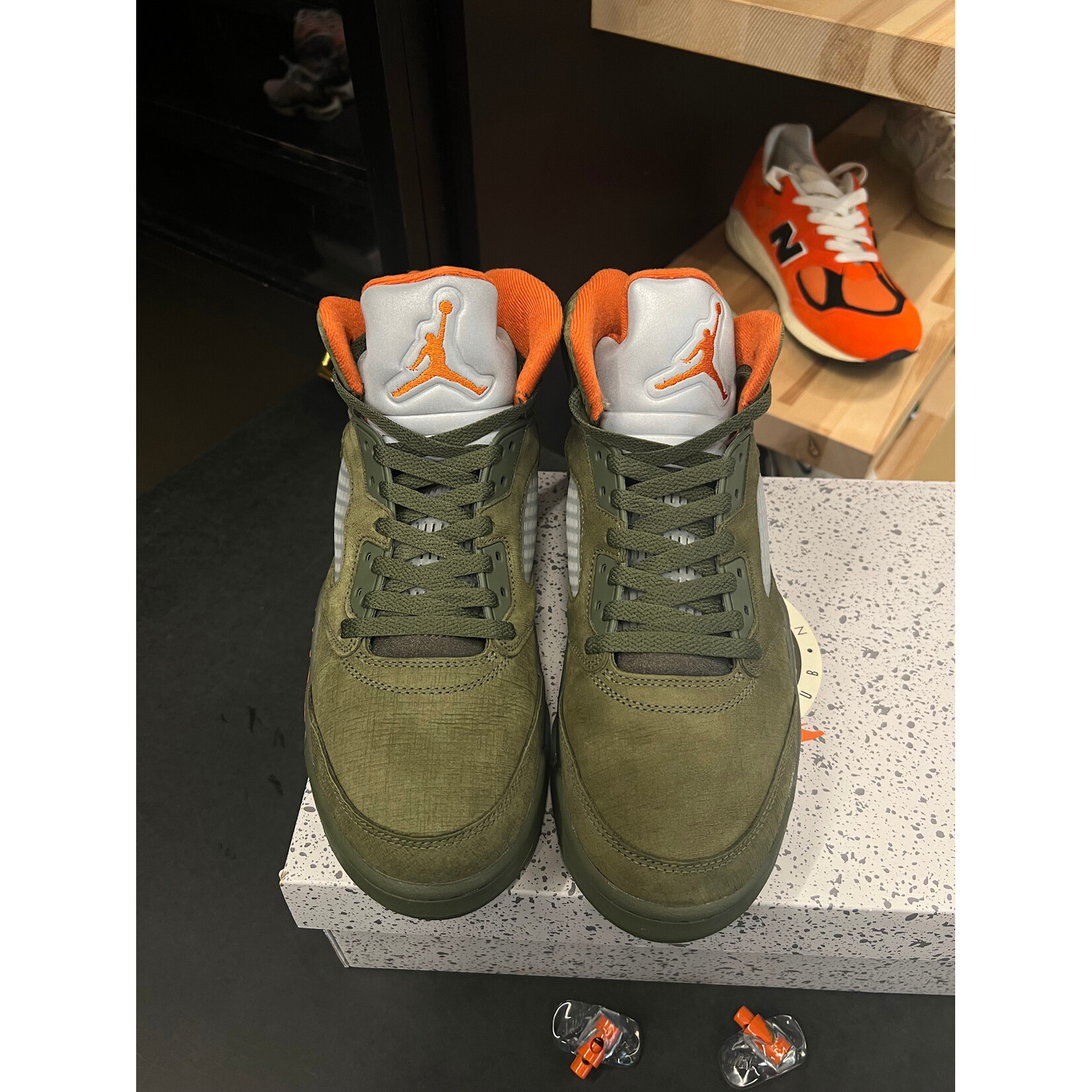 Jordan Jordan 5 Retro Olive (2024) Size 9.5, PREOWNED