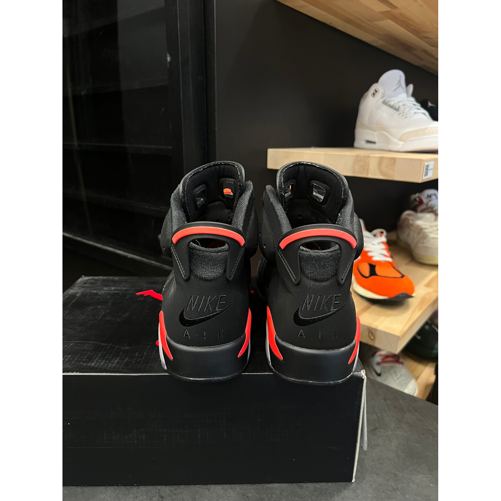 Jordan Jordan 6 Retro Black Infrared (2019) Size 10, PREOWNED*