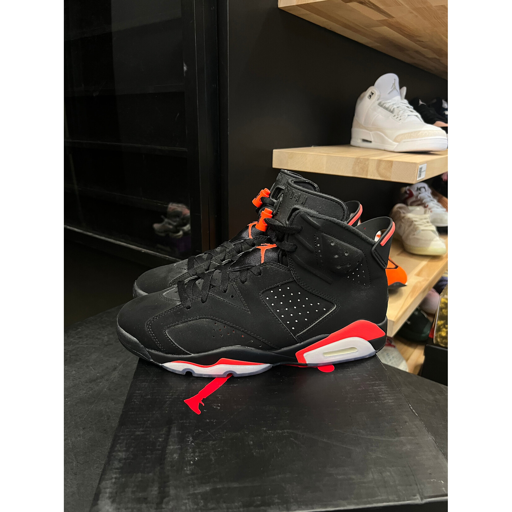 Jordan Jordan 6 Retro Black Infrared (2019) Size 10, PREOWNED*