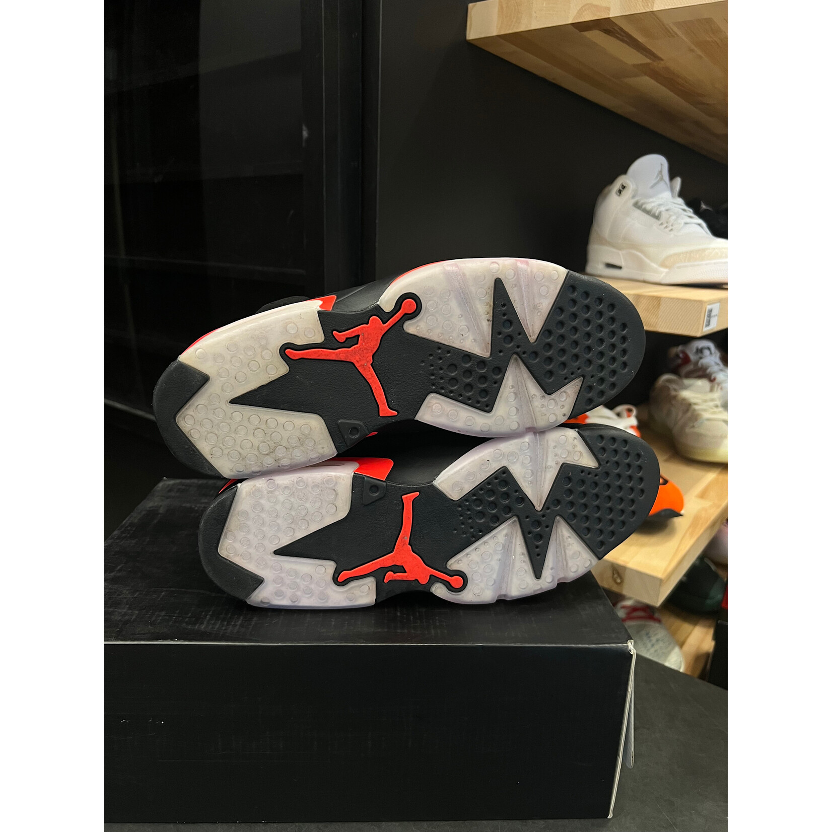 Jordan Jordan 6 Retro Black Infrared (2019) Size 10, PREOWNED*