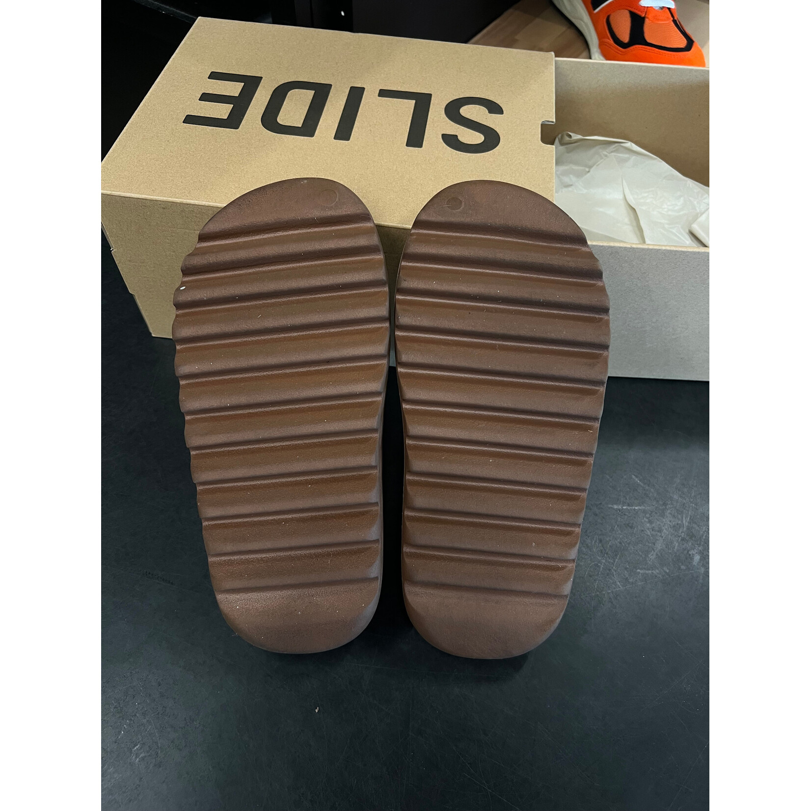 Adidas adidas Yeezy Slide Flax Size 9, PREOWNED*