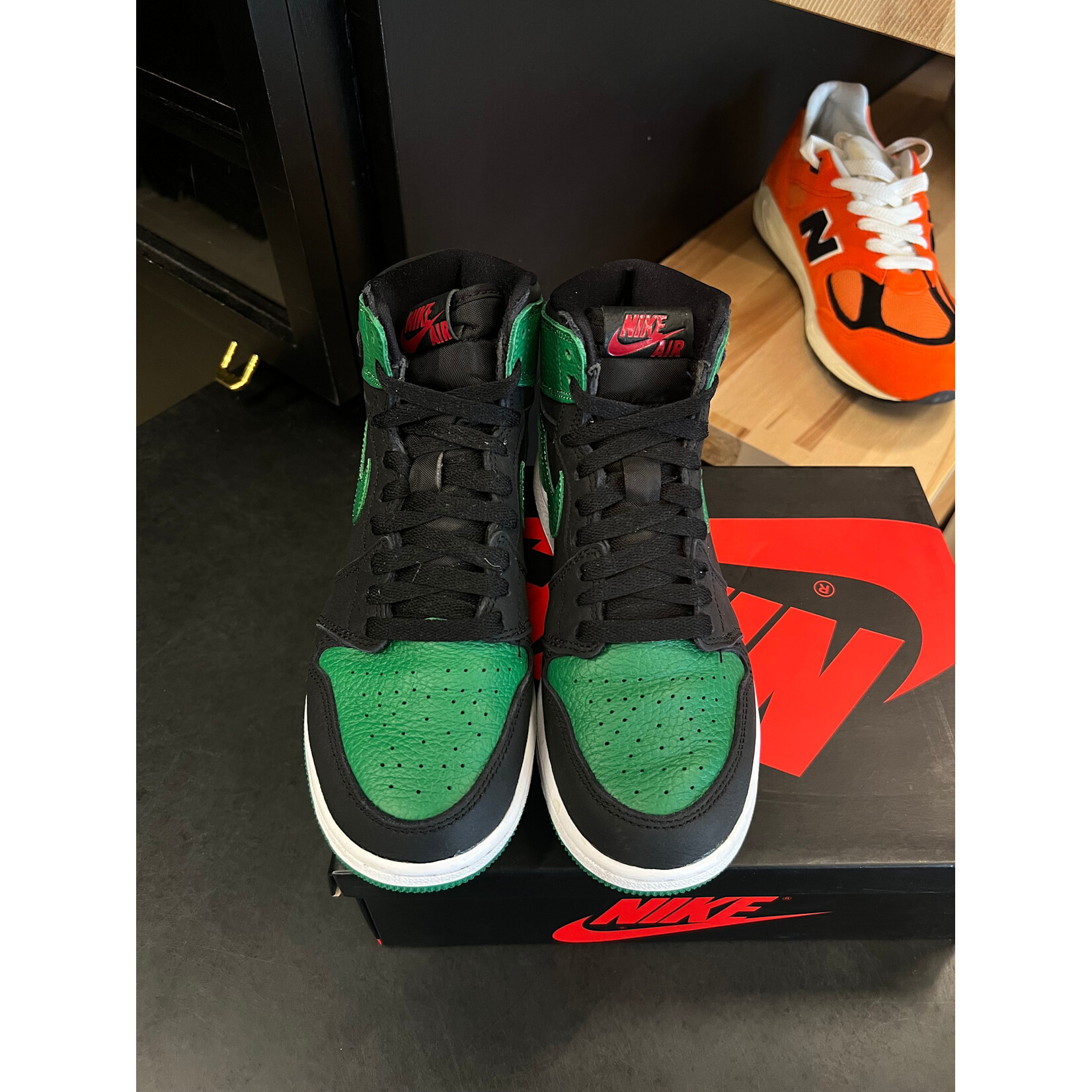 Jordan Jordan 1 Retro High Pine Green Black (GS) Size 4.5, PREOWNED*