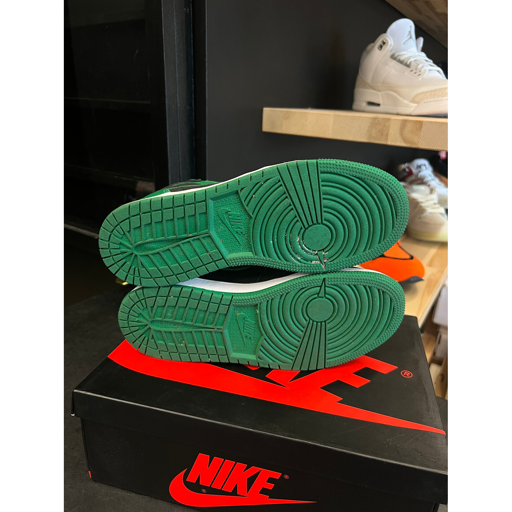 Jordan Jordan 1 Retro High Pine Green Black (GS) Size 4.5, PREOWNED*