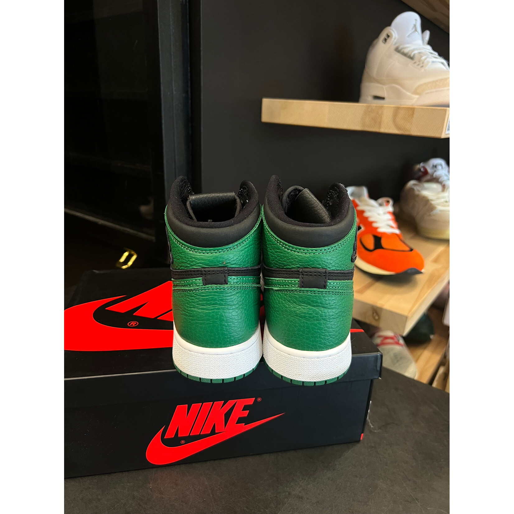 Jordan Jordan 1 Retro High Pine Green Black (GS) Size 4.5, PREOWNED*