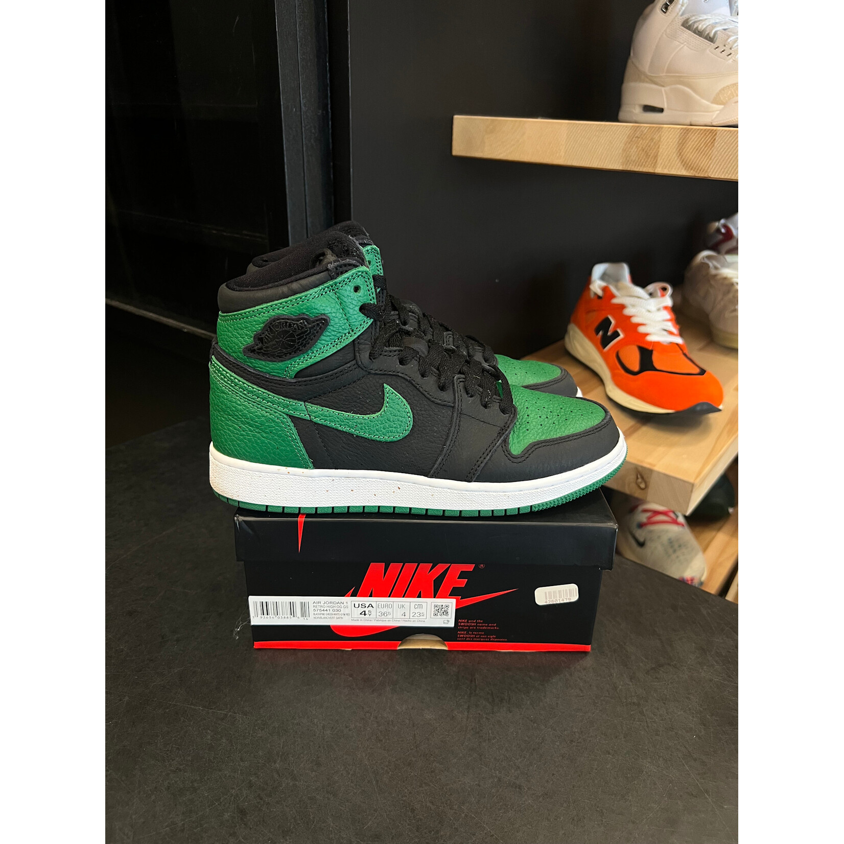 Jordan Jordan 1 Retro High Pine Green Black (GS) Size 4.5, PREOWNED*