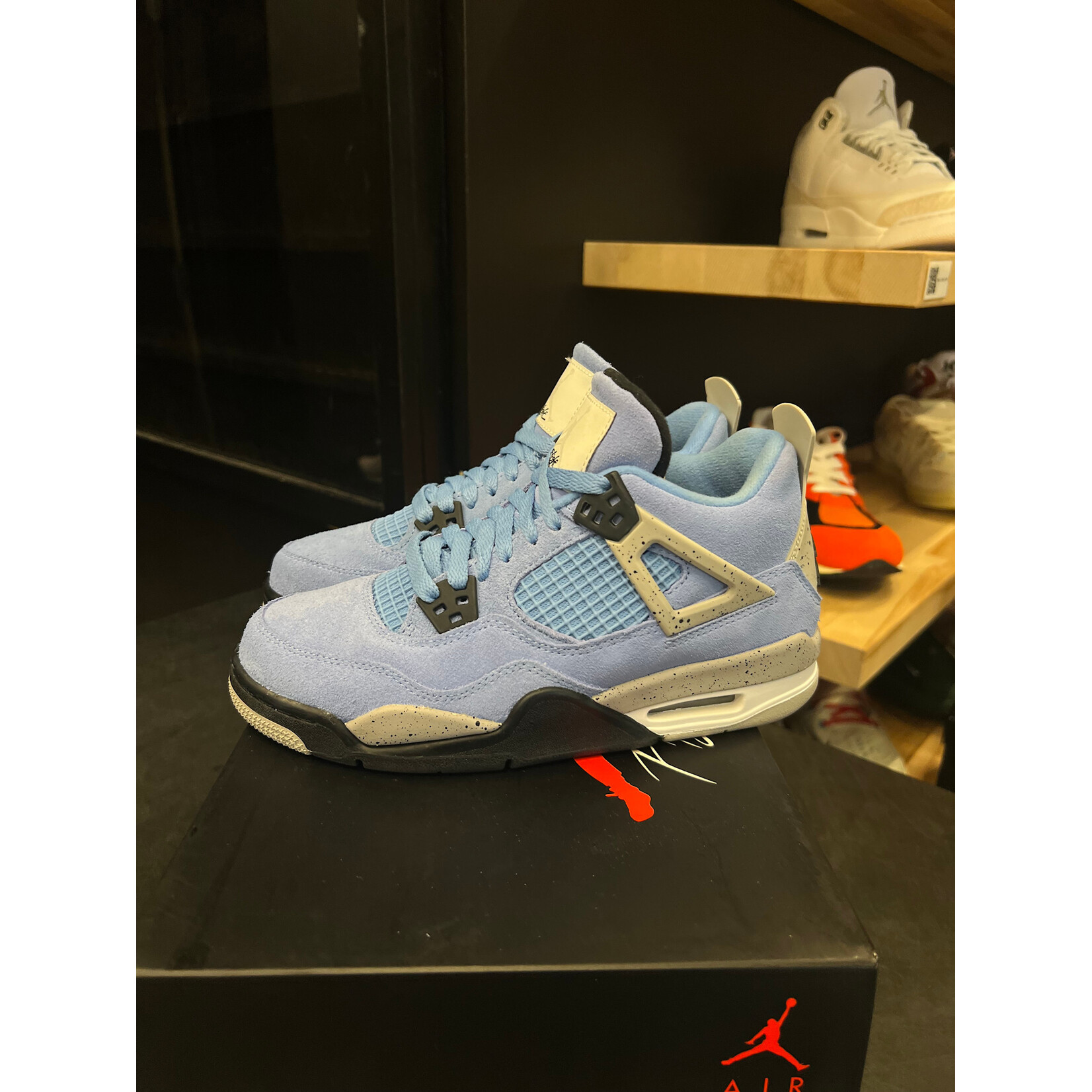 Jordan Jordan 4 Retro University Blue (GS) Size 5, PREOWNED*