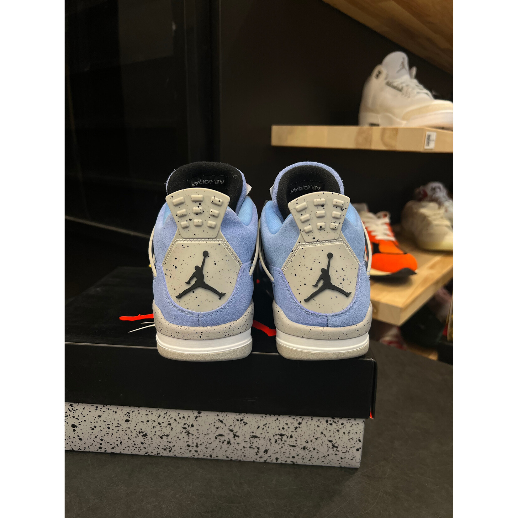 Jordan Jordan 4 Retro University Blue (GS) Size 5, PREOWNED*