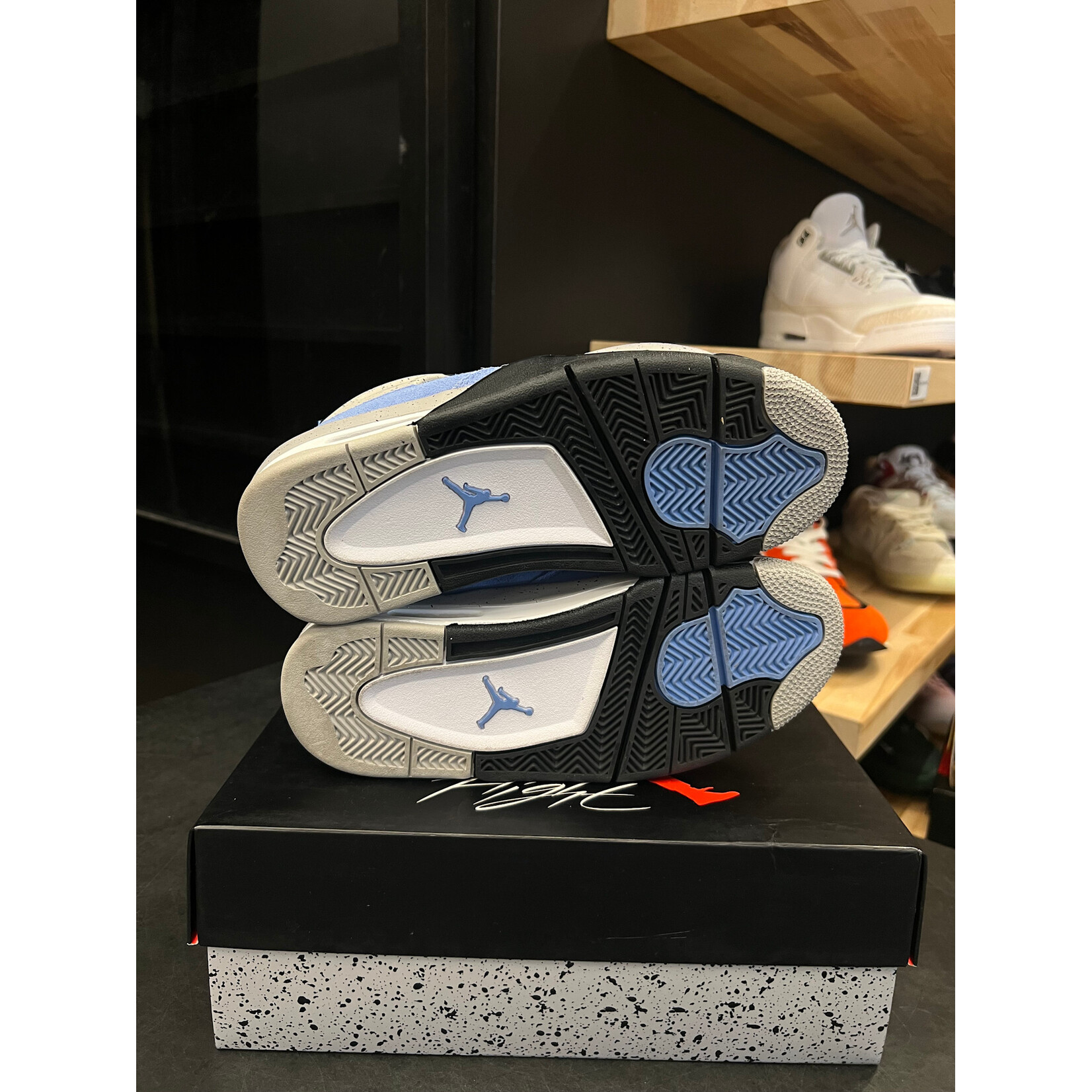 Jordan Jordan 4 Retro University Blue (GS) Size 5, PREOWNED*