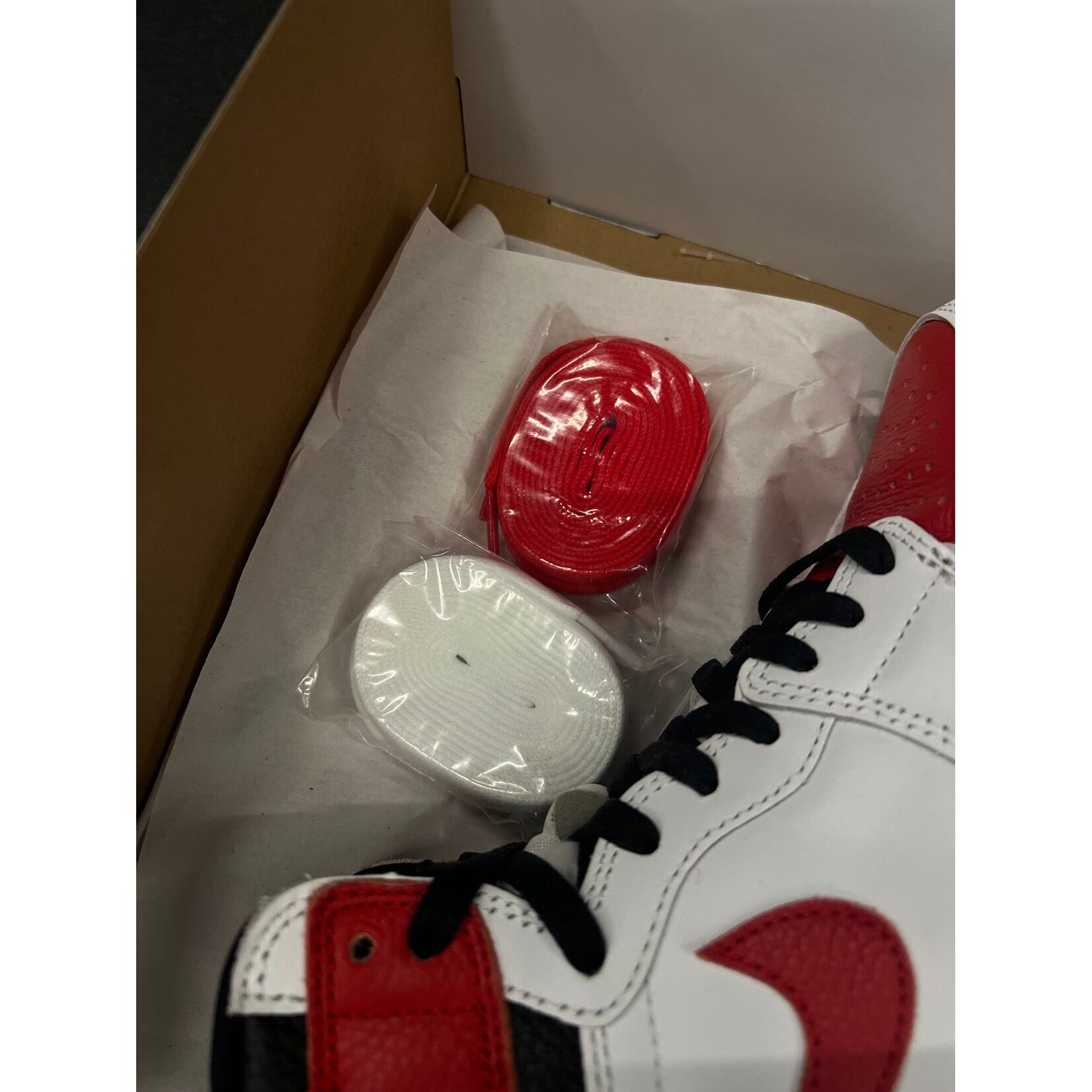 Jordan Jordan 1 Retro High OG Heritage Size 8, PREOWNED*