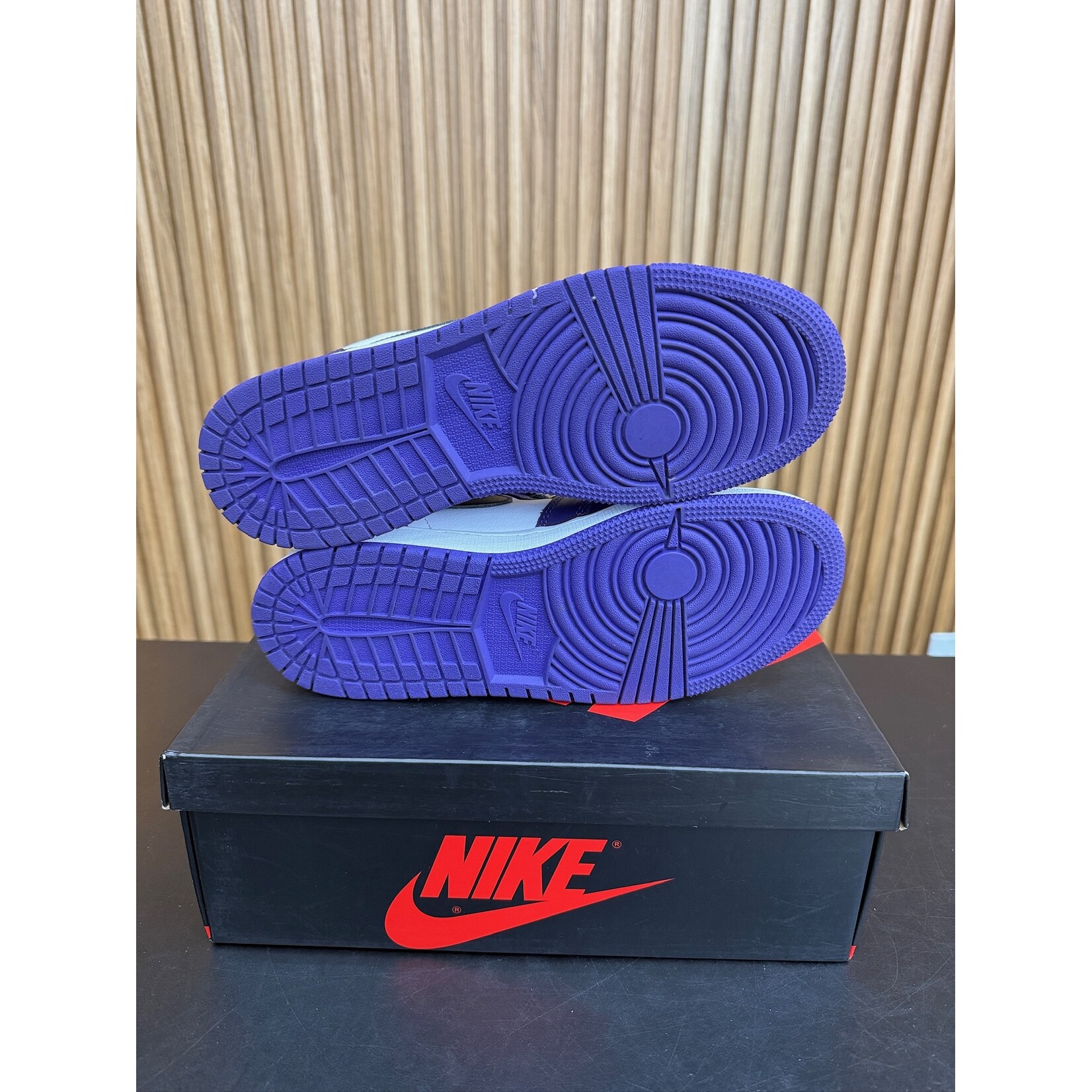 Jordan Jordan 1 Retro High Court Purple White (GS) Size 5, PREOWNED*