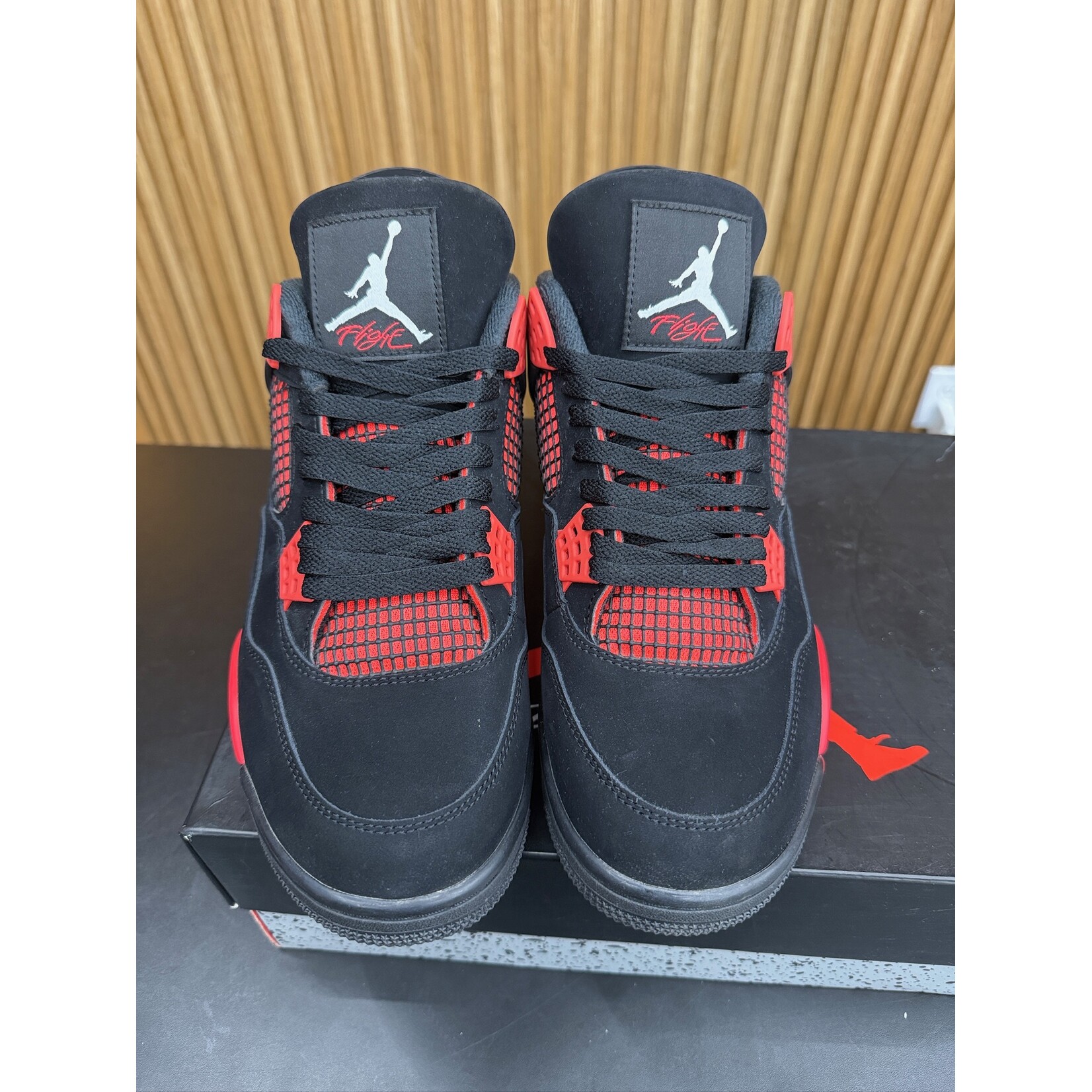 Jordan Jordan 4 Retro Red Thunder Size 10.5, PREOWNED*