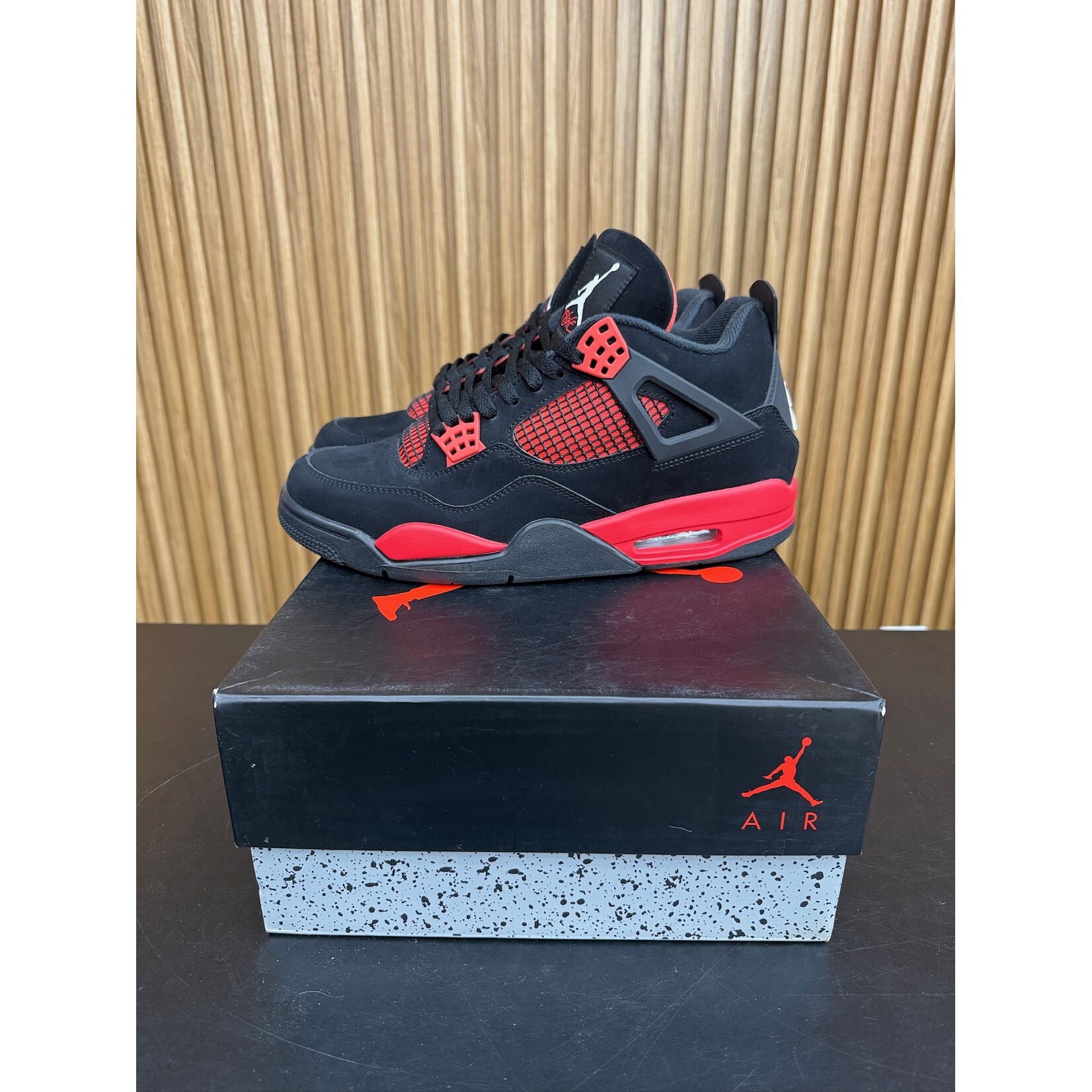 Jordan Jordan 4 Retro Red Thunder Size 10.5, PREOWNED*