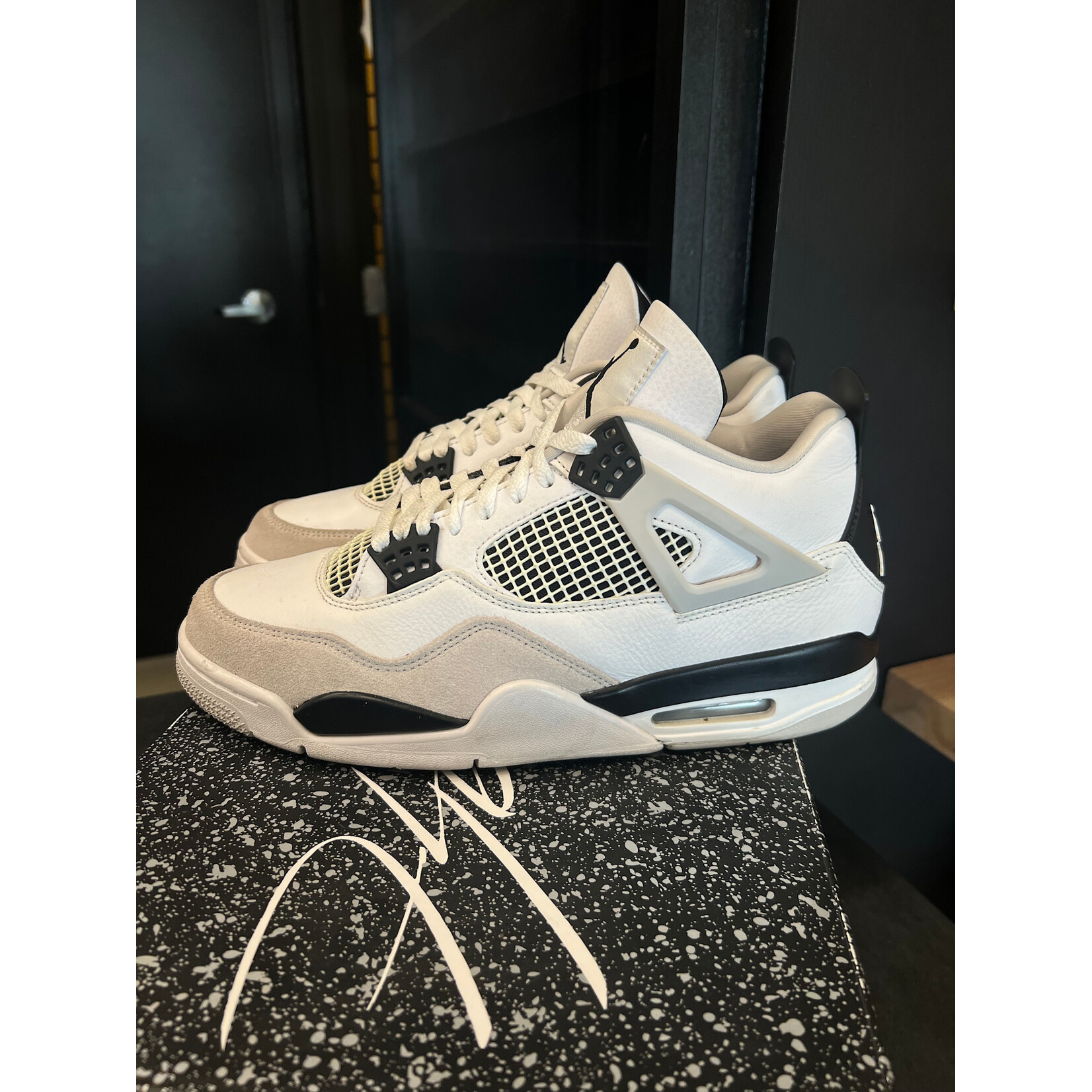 Jordan Jordan 4 Retro Military Black Size 10.5, PREOWNED*