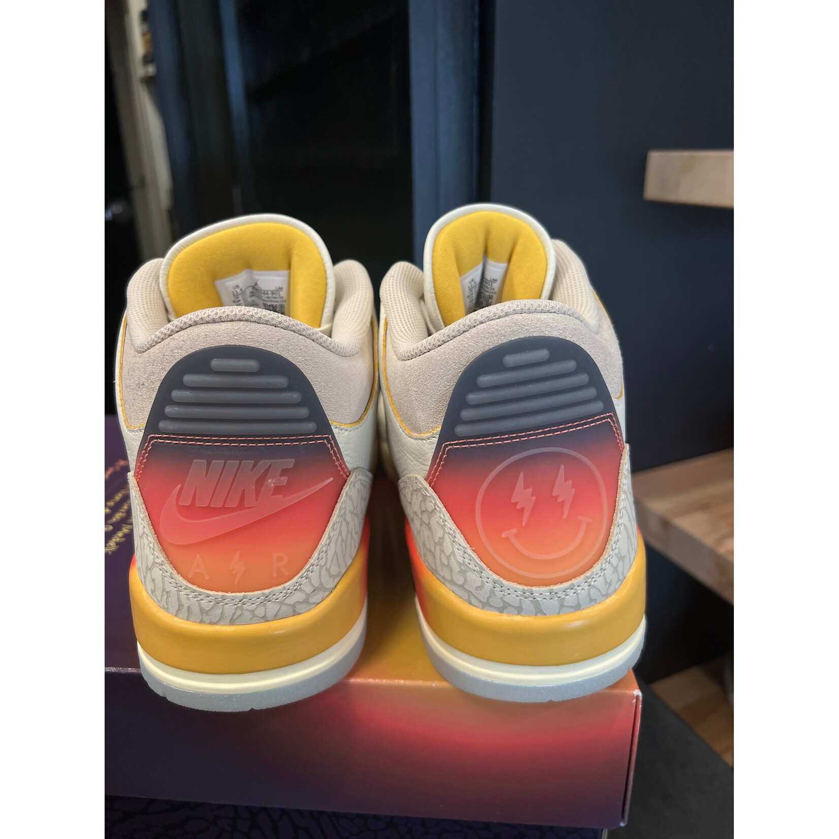 Jordan Jordan 3 Retro SP J Balvin Medellín Sunset Size 11.5, PREOWNED*