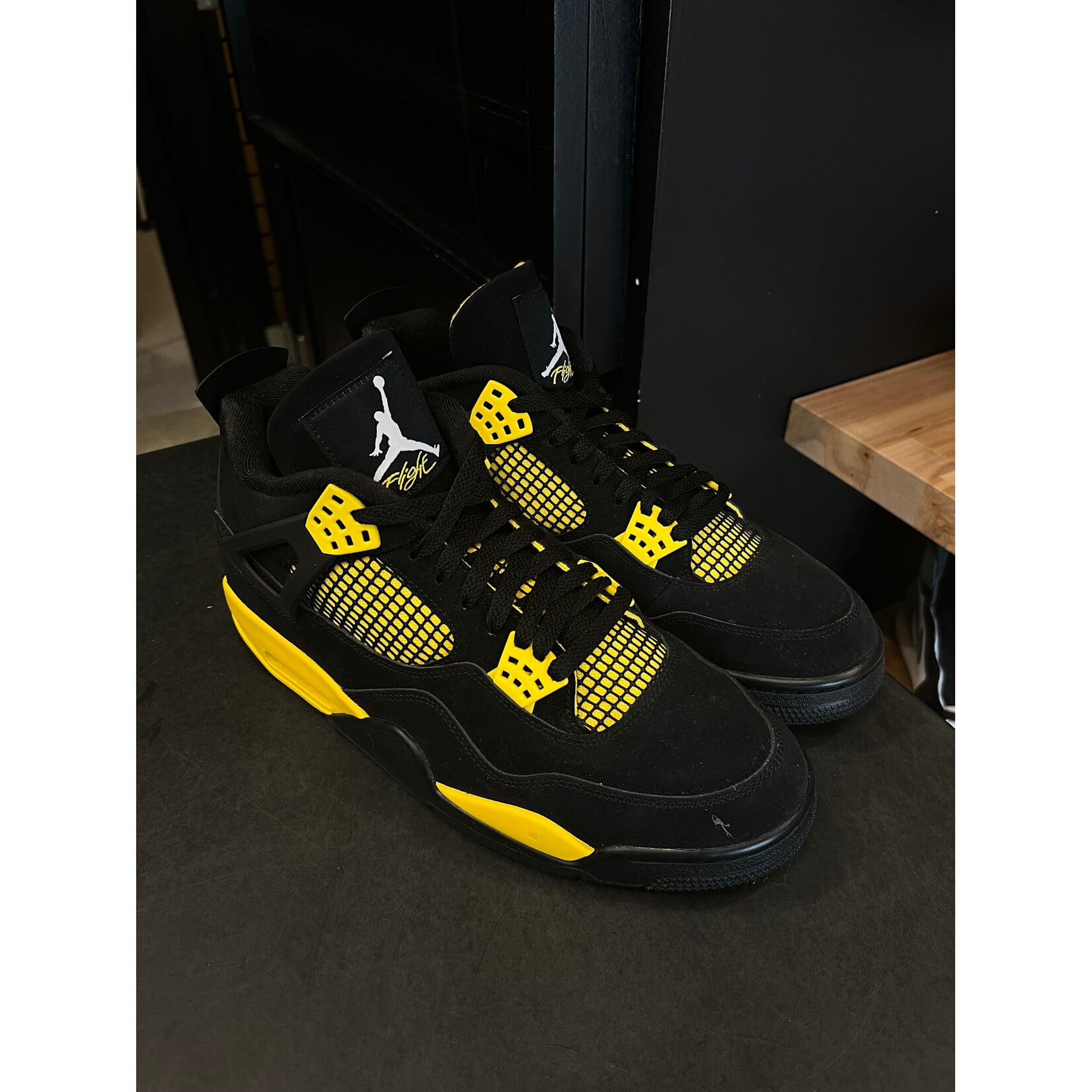 Jordan Jordan 4 Retro Thunder (2023) Size 11.5, PREOWNED*