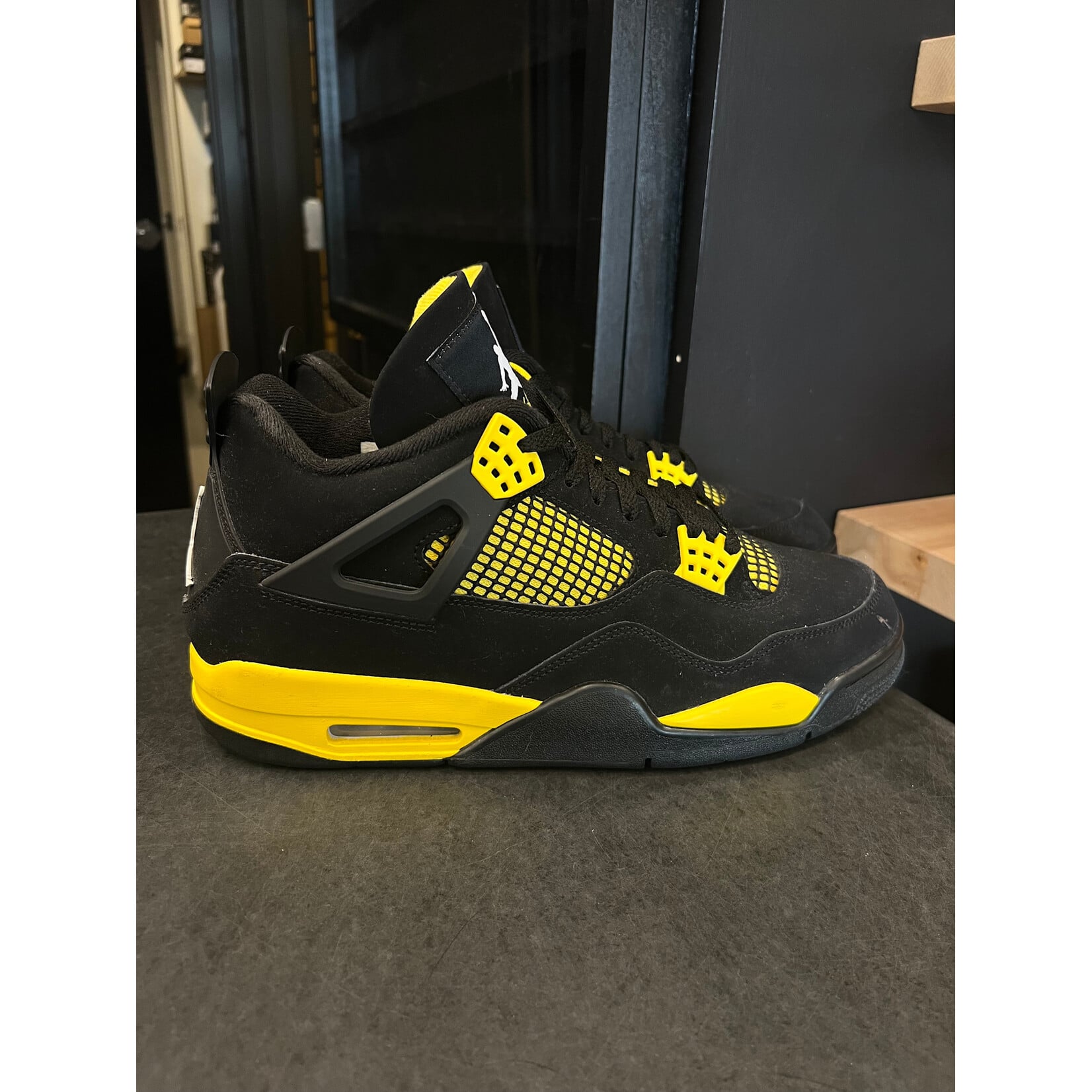 Jordan Jordan 4 Retro Thunder (2023) Size 11.5, PREOWNED*