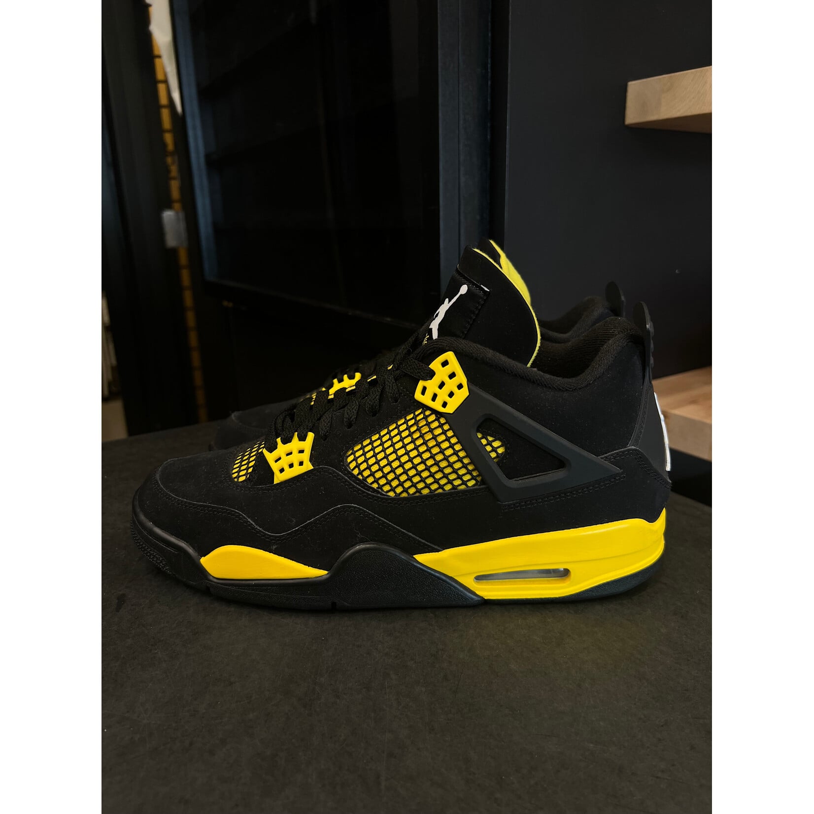 Jordan Jordan 4 Retro Thunder (2023) Size 11.5, PREOWNED*