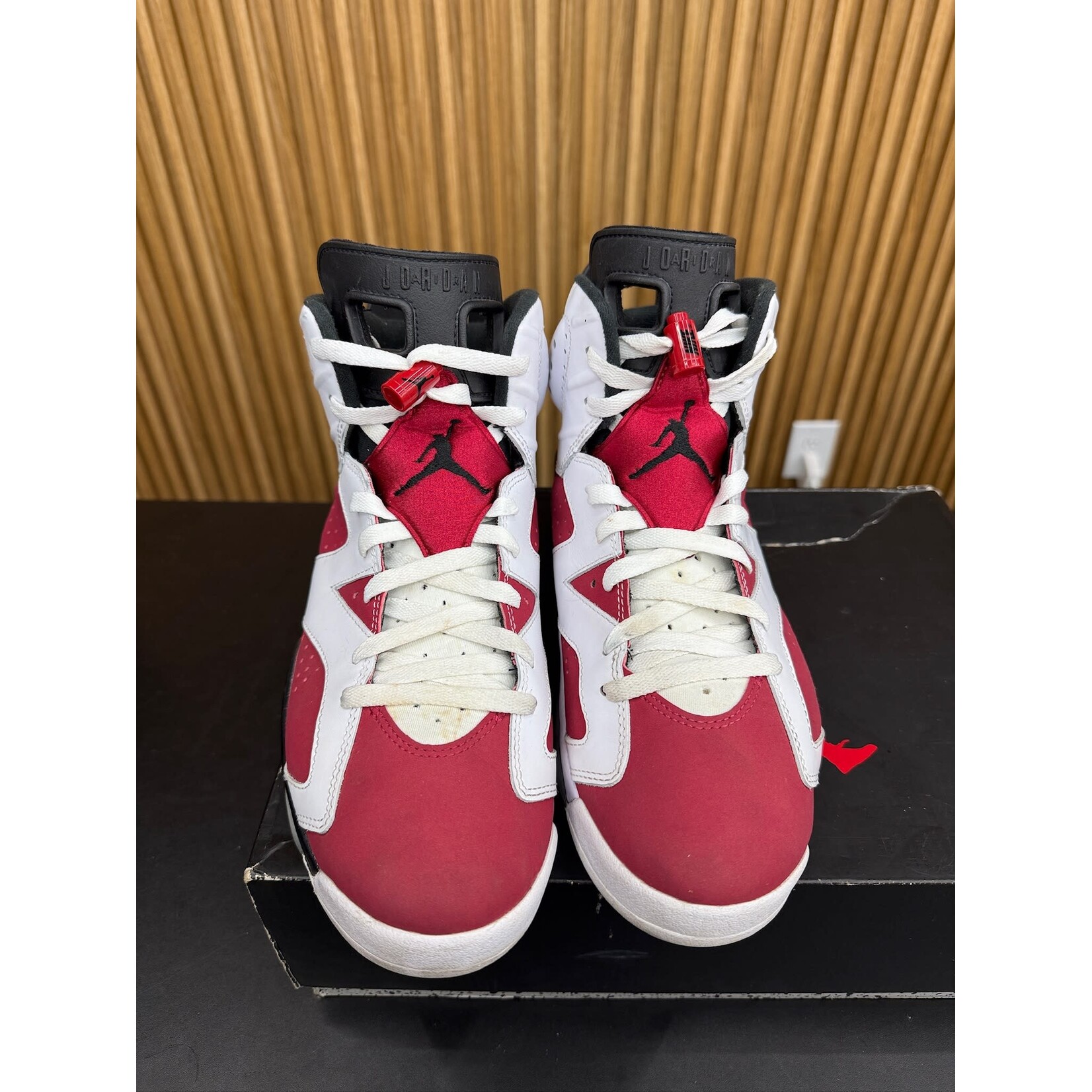 Jordan Jordan 6 Retro Carmine (2021) Size 10.5, PREOWNED DAMAGED LID*