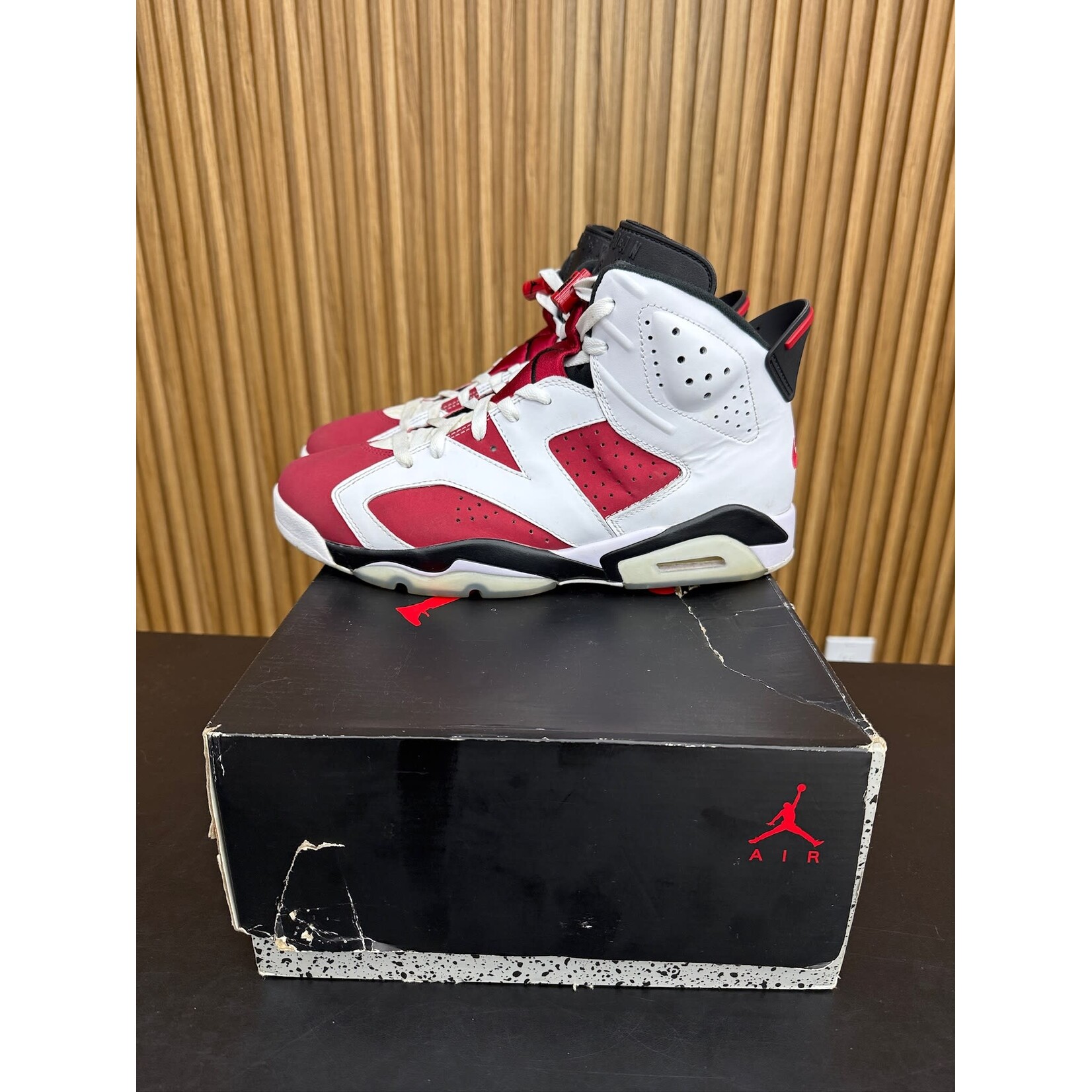 Jordan Jordan 6 Retro Carmine (2021) Size 10.5, PREOWNED DAMAGED LID*