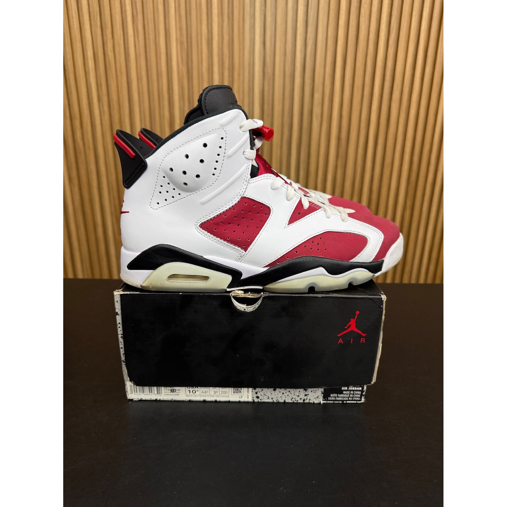 Jordan Jordan 6 Retro Carmine (2021) Size 10.5, PREOWNED DAMAGED LID*