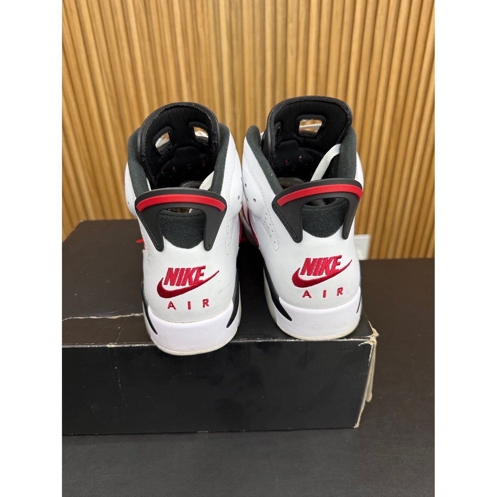 Jordan Jordan 6 Retro Carmine (2021) Size 10.5, PREOWNED DAMAGED LID*