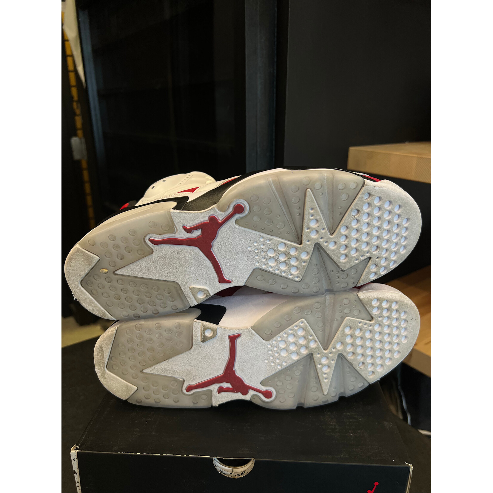Jordan Jordan 6 Retro Carmine (2021) Size 8, PREOWNED