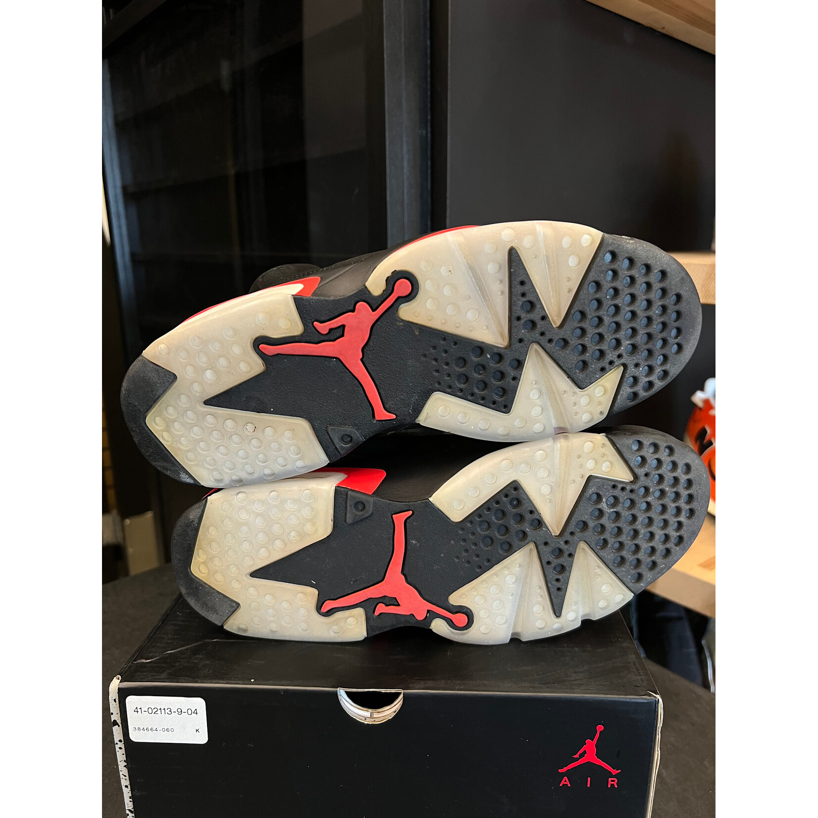 Jordan Jordan 6 Retro Black Infrared (2019) Size 8, PREOWNED*