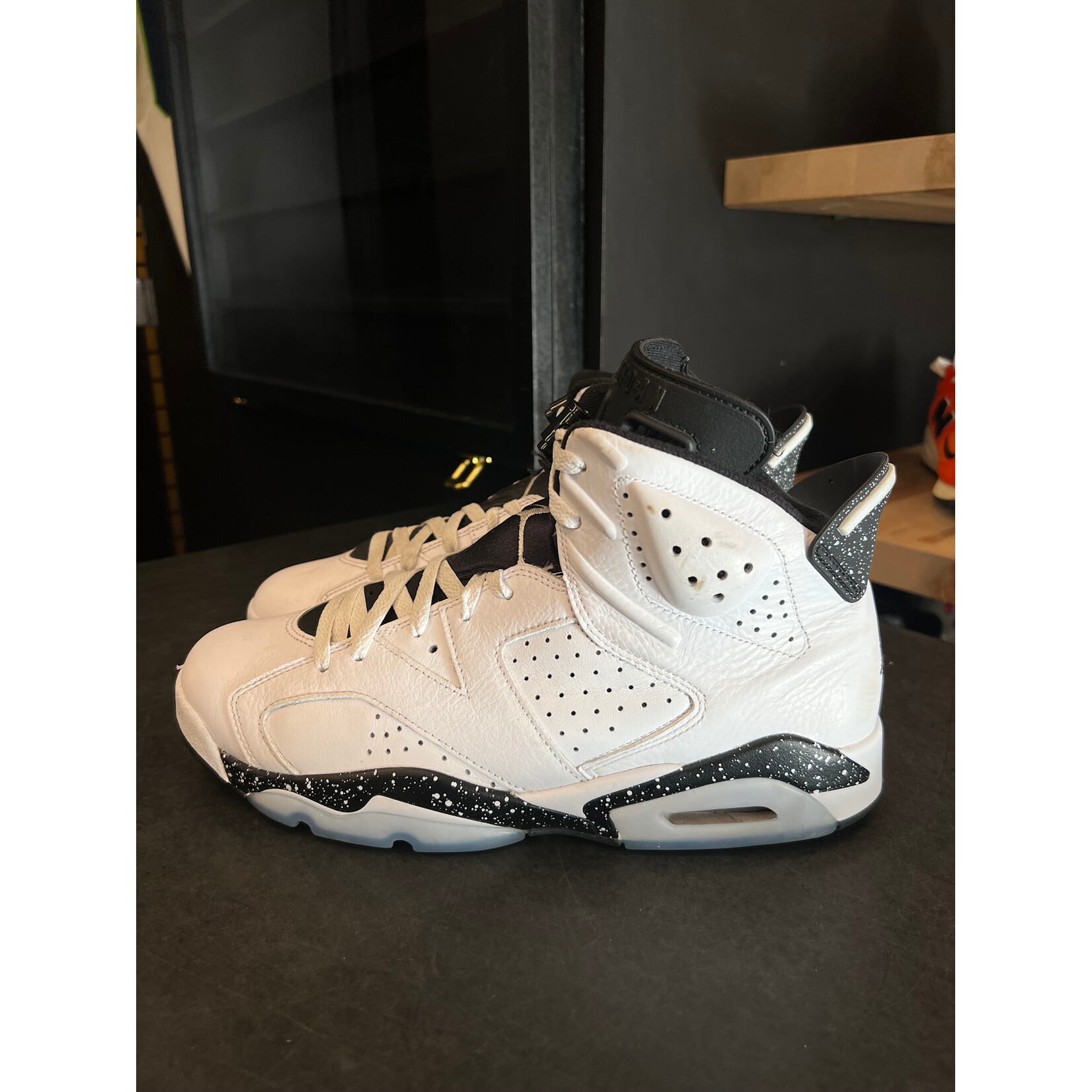 Jordan Jordan 6 Retro Reverse Oreo Size 11, PREOWNED