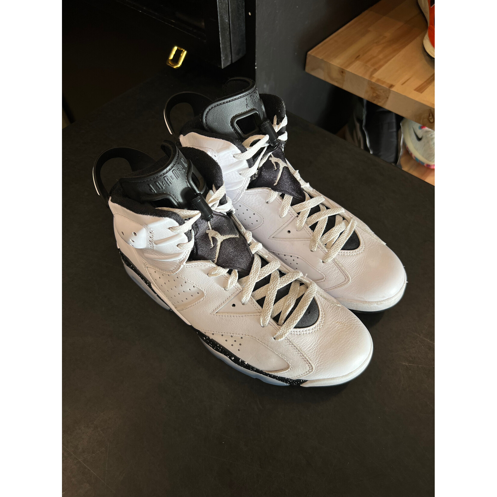 Jordan Jordan 6 Retro Reverse Oreo Size 11, PREOWNED