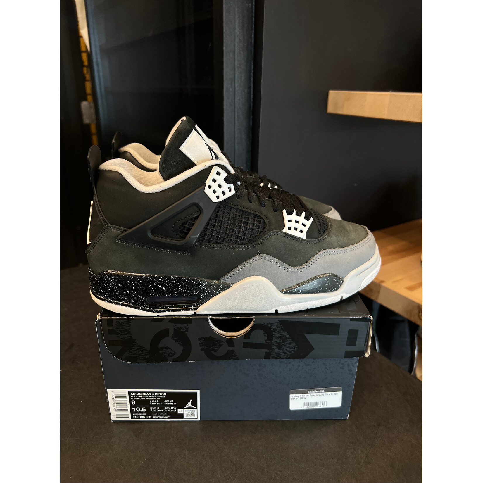 Jordan Jordan 4 Retro Fear (2024) Size 9, PREOWNED