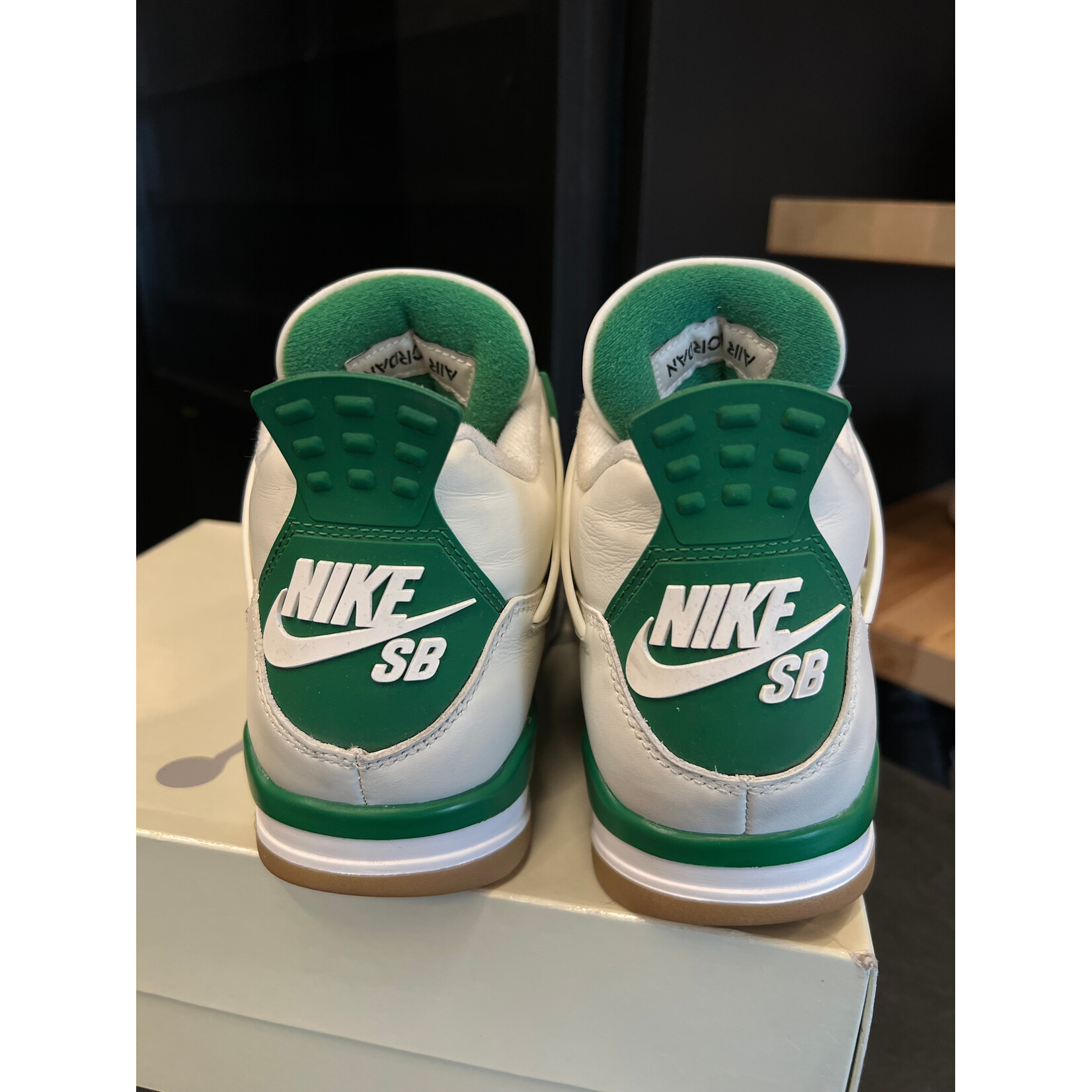 Jordan Jordan 4 Retro SB Pine Green Size 8, PREOWNED