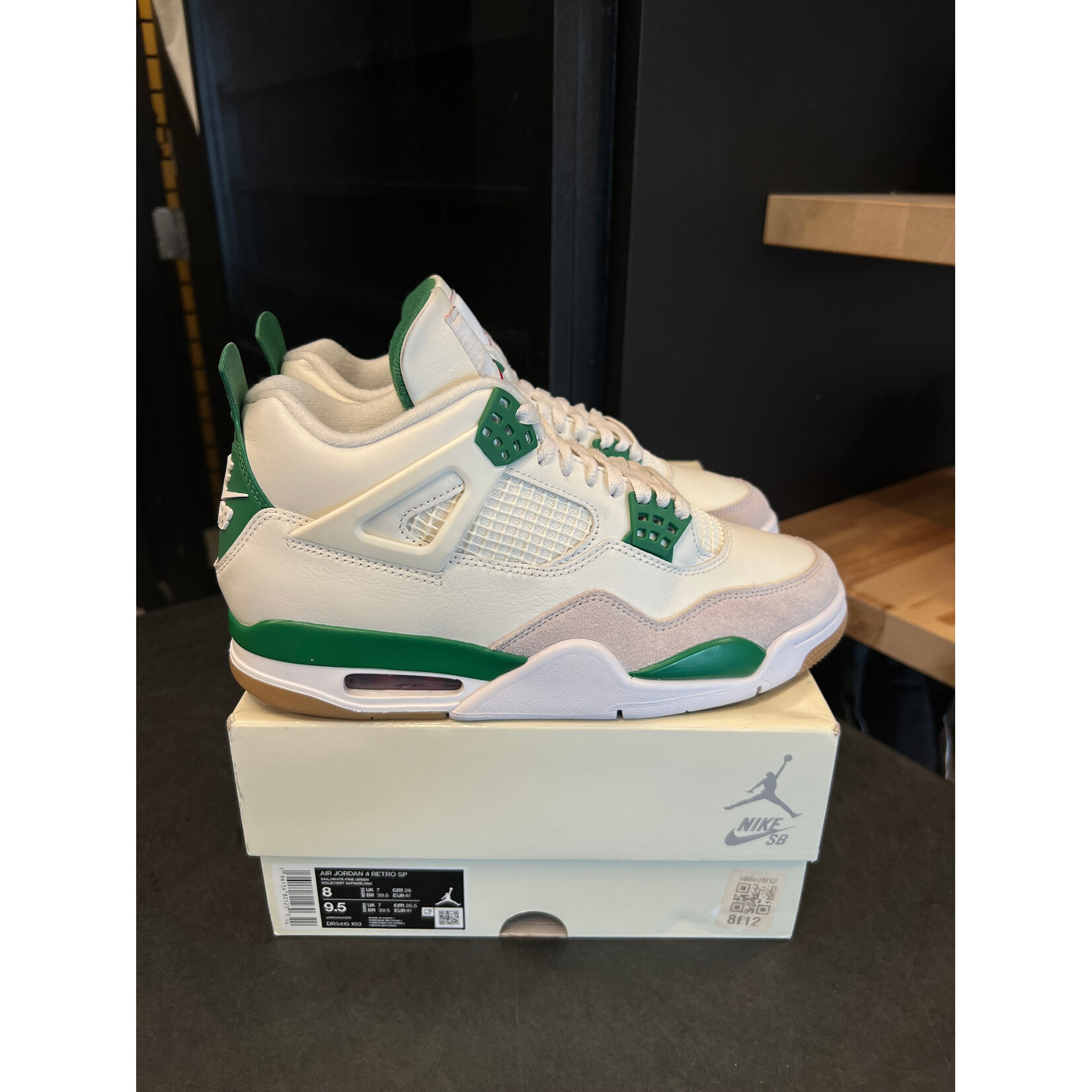Jordan Jordan 4 Retro SB Pine Green Size 8, PREOWNED