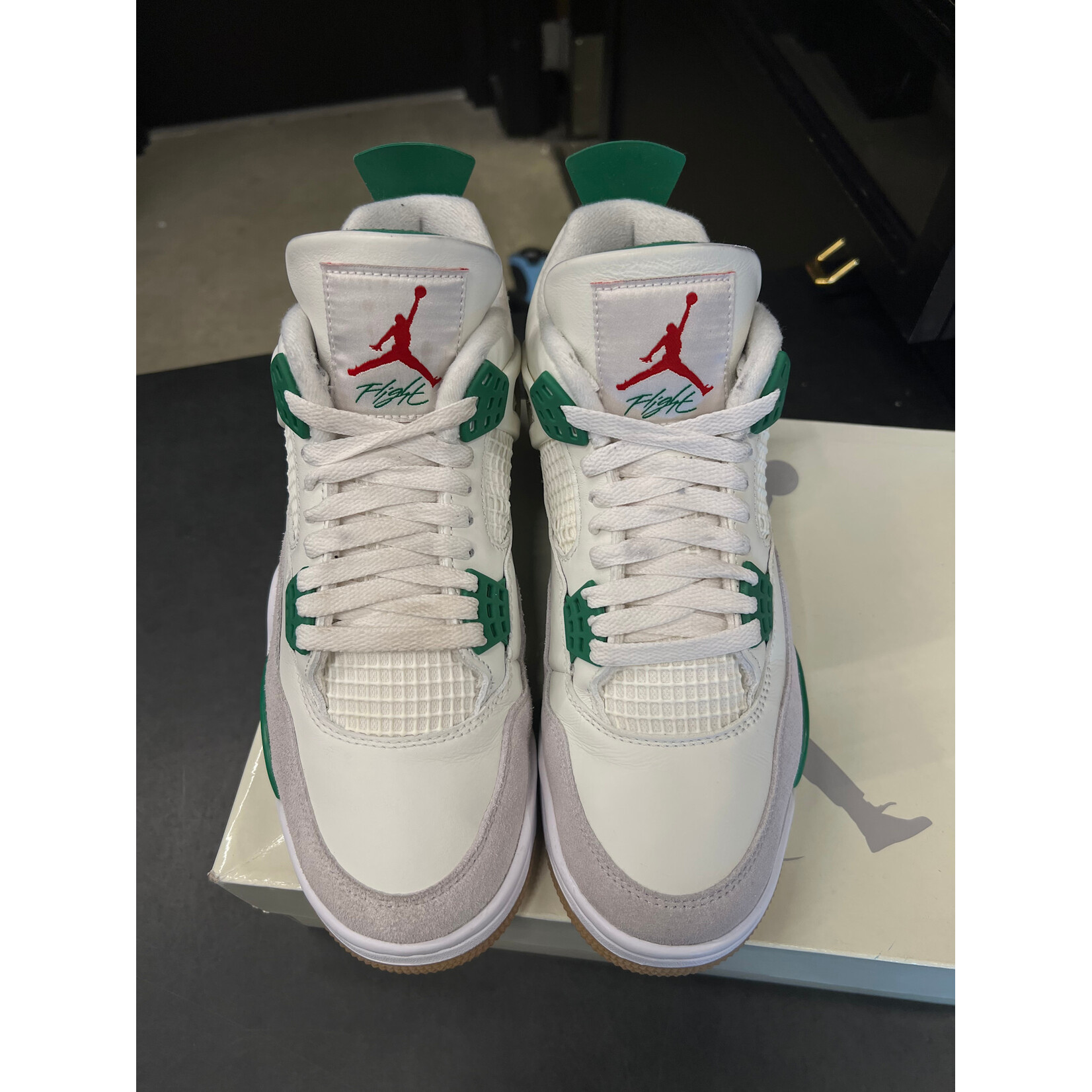Jordan Jordan 4 Retro SB Pine Green Size 8, PREOWNED