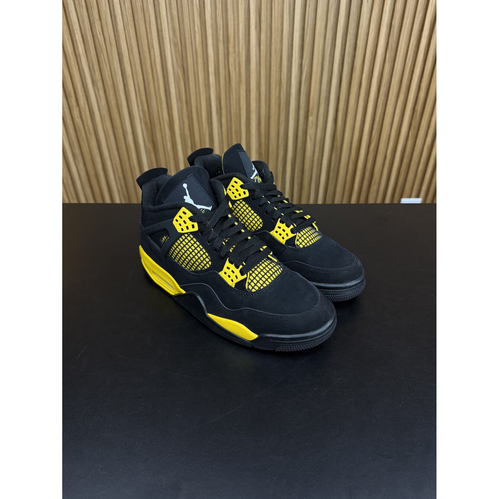 Jordan Jordan 4 Retro Thunder (2023) Size 8, PREOWNED NO BOX*