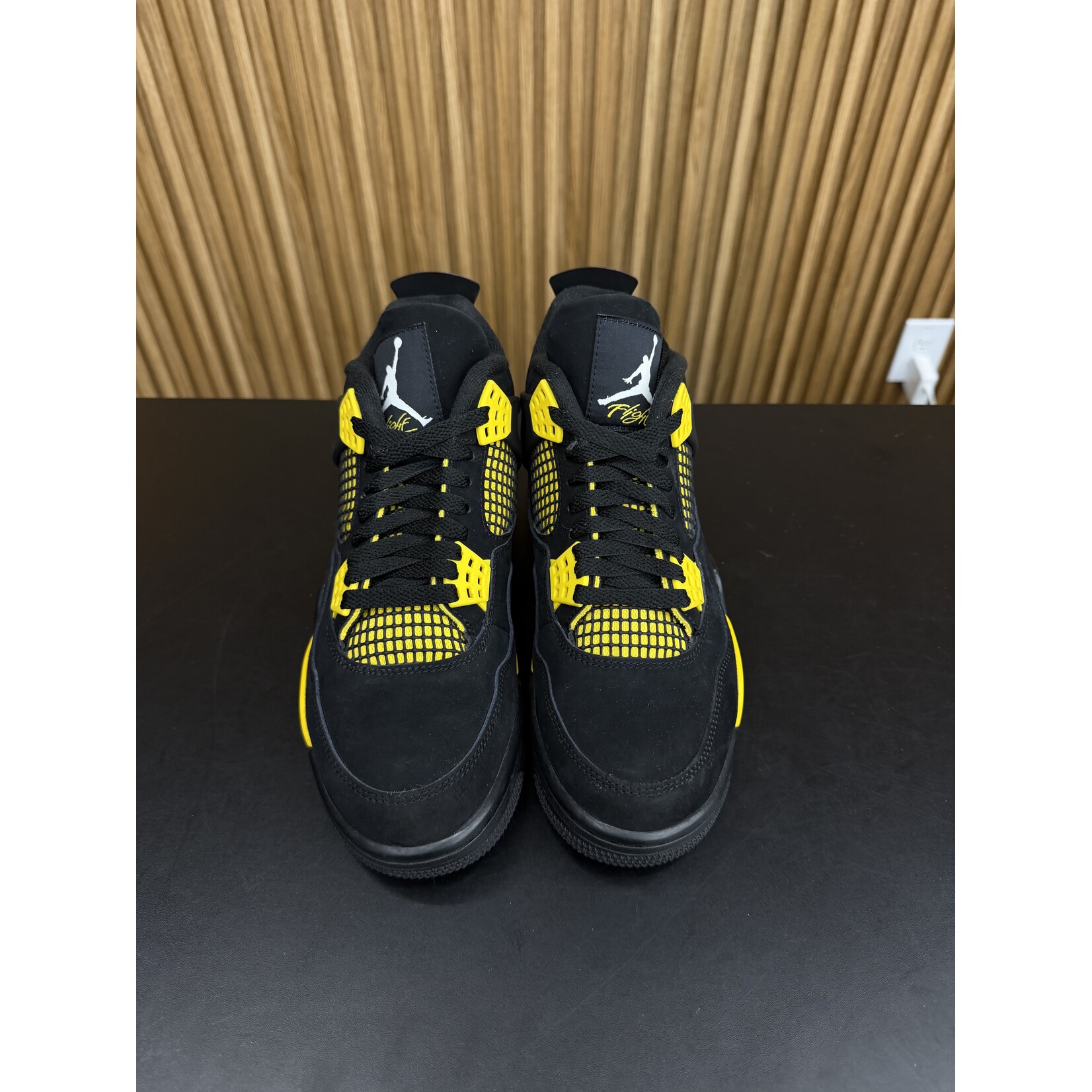 Jordan Jordan 4 Retro Thunder (2023) Size 8, PREOWNED NO BOX*