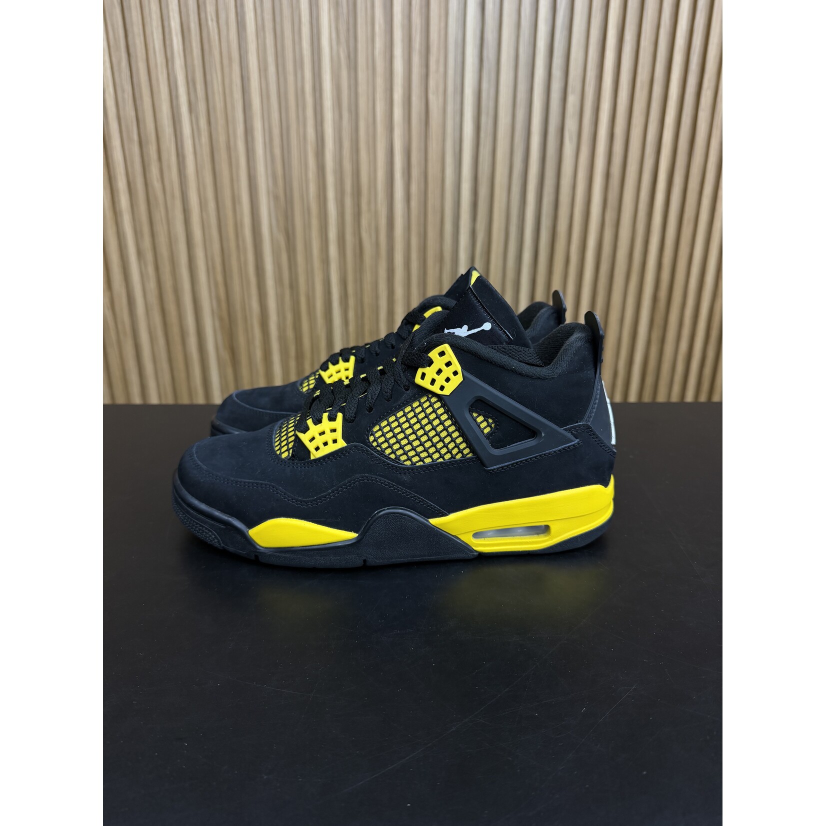 Jordan Jordan 4 Retro Thunder (2023) Size 8, PREOWNED NO BOX*