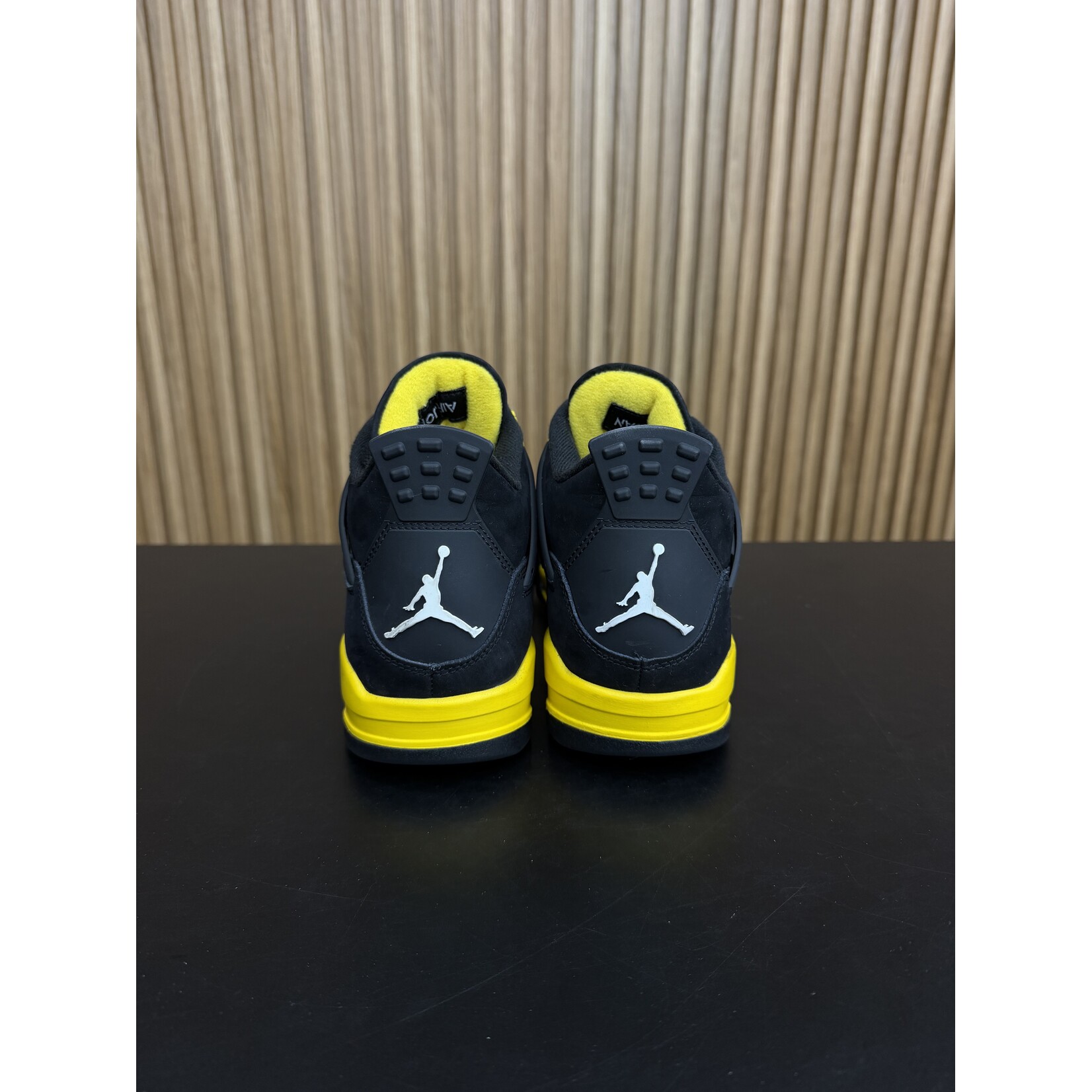 Jordan Jordan 4 Retro Thunder (2023) Size 8, PREOWNED NO BOX*