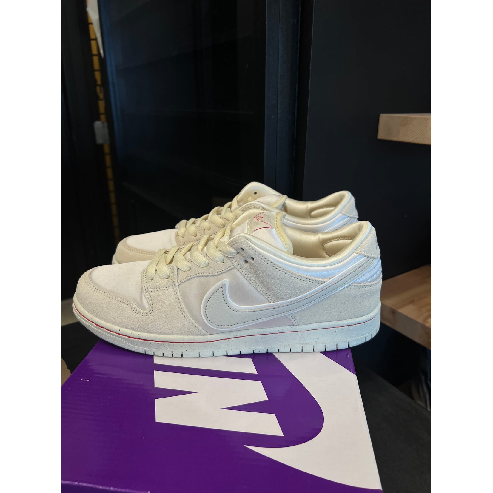 Nike Nike SB Dunk Low City of Love Light Bone Size 10.5, PREOWNED