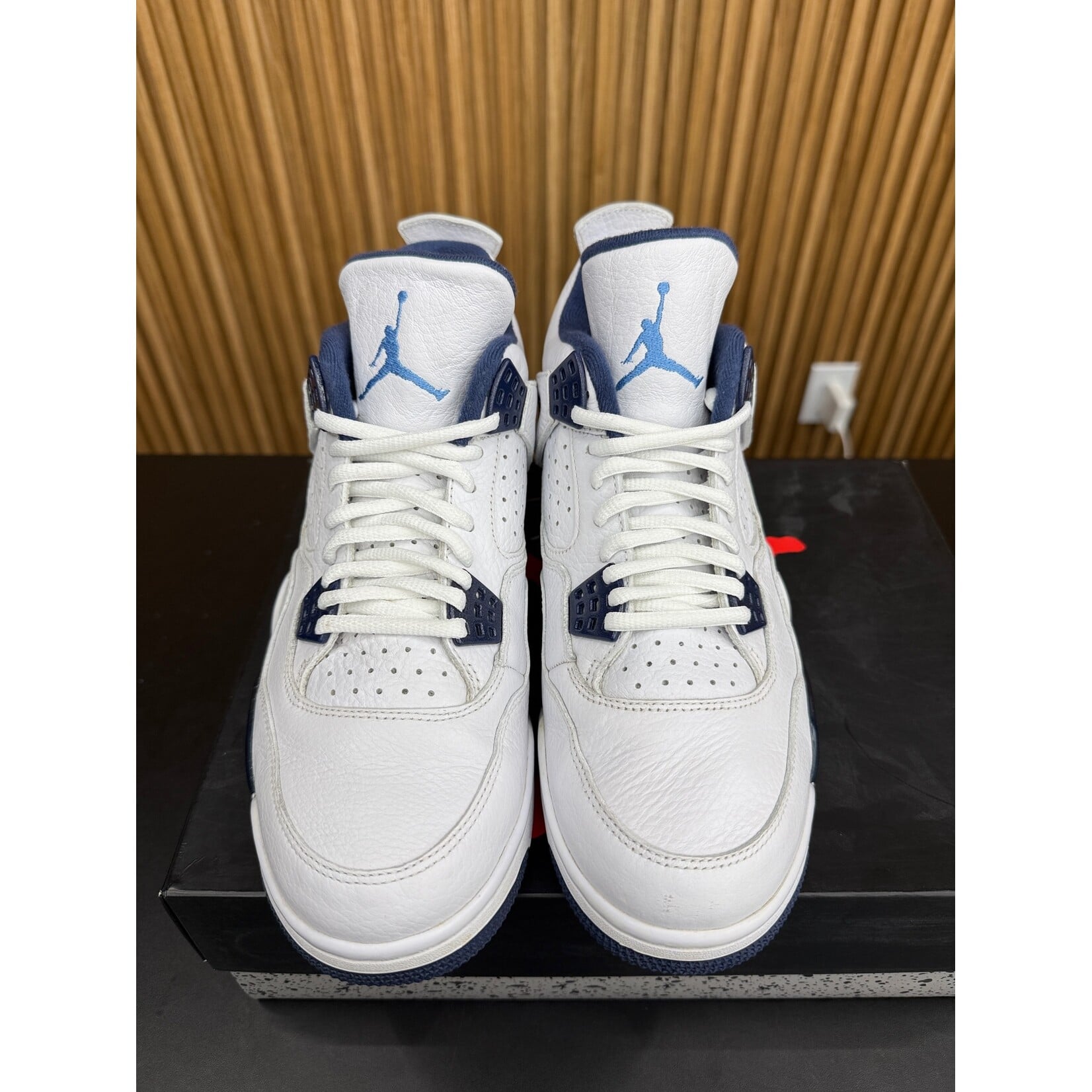 Jordan Jordan 4 Retro Columbia (2015) Size 10, PREOWNED*