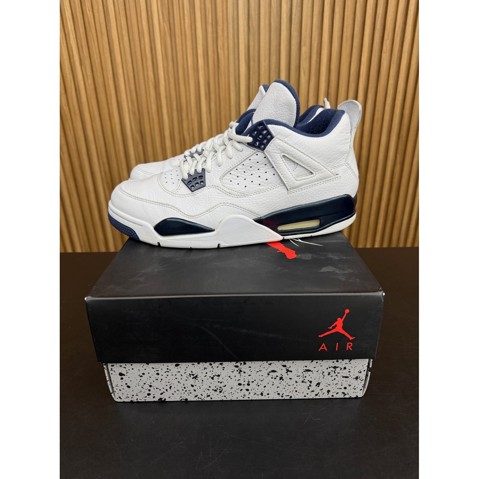 Jordan Jordan 4 Retro Columbia (2015) Size 10, PREOWNED*