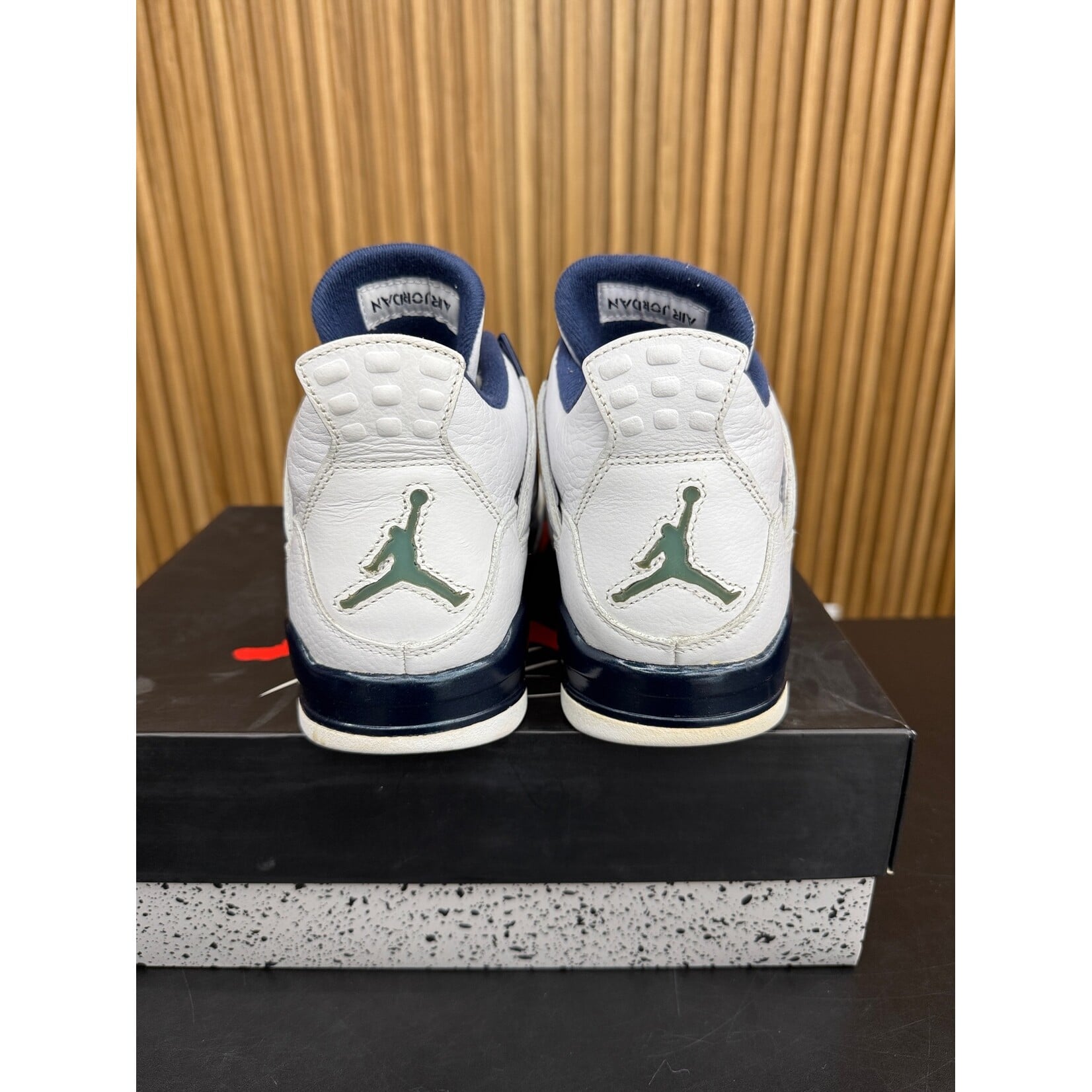 Jordan Jordan 4 Retro Columbia (2015) Size 10, PREOWNED*