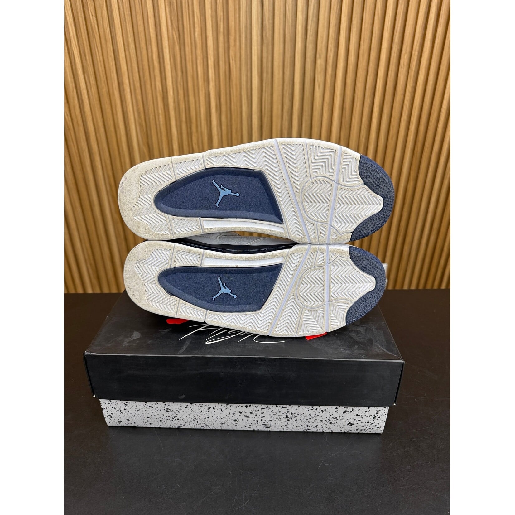 Jordan Jordan 4 Retro Columbia (2015) Size 10, PREOWNED*